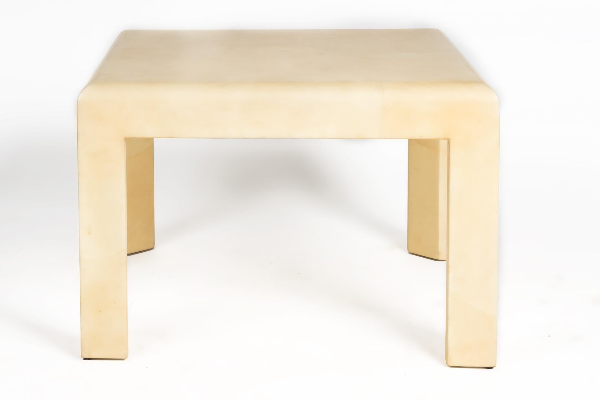 Américain Table d'appoint en peau de chèvre de style Karl Springer en vente