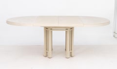 Tavolo da pranzo in tela di paglia beige stile Karl Springer, con due prolunghe