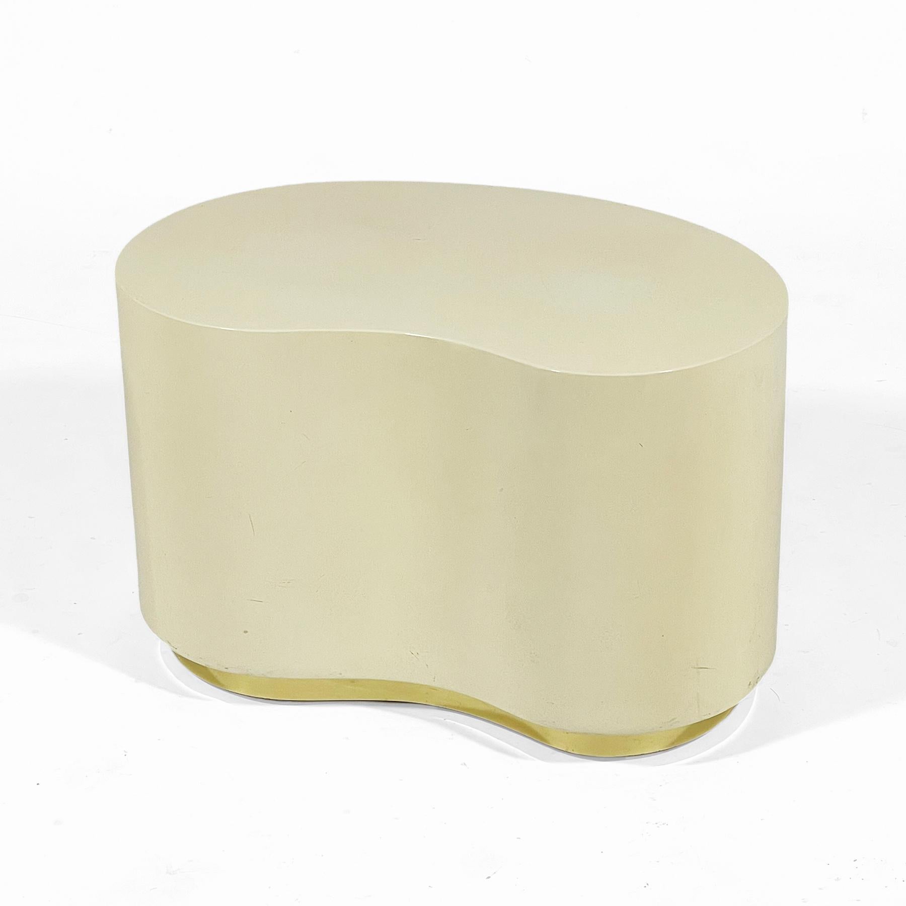 This pretty side table in the manner of Karl Springer has a kidney shape, and inset brass plinth base which supports the lacquered body. The terrific scale allows it to serve as a side/ end table, occasional table, or nightstand.

17