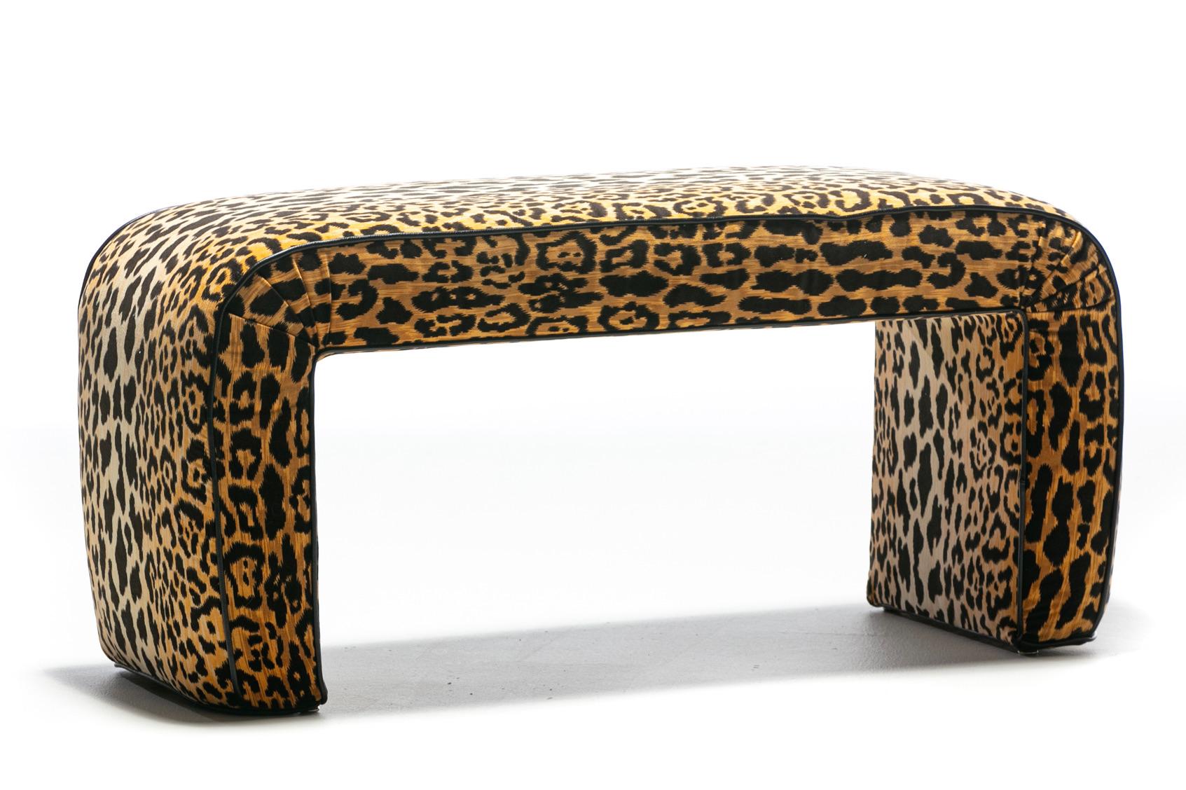 Américain Grand banc cascade de style Karl Springer en velours léopard et cuir noir en vente