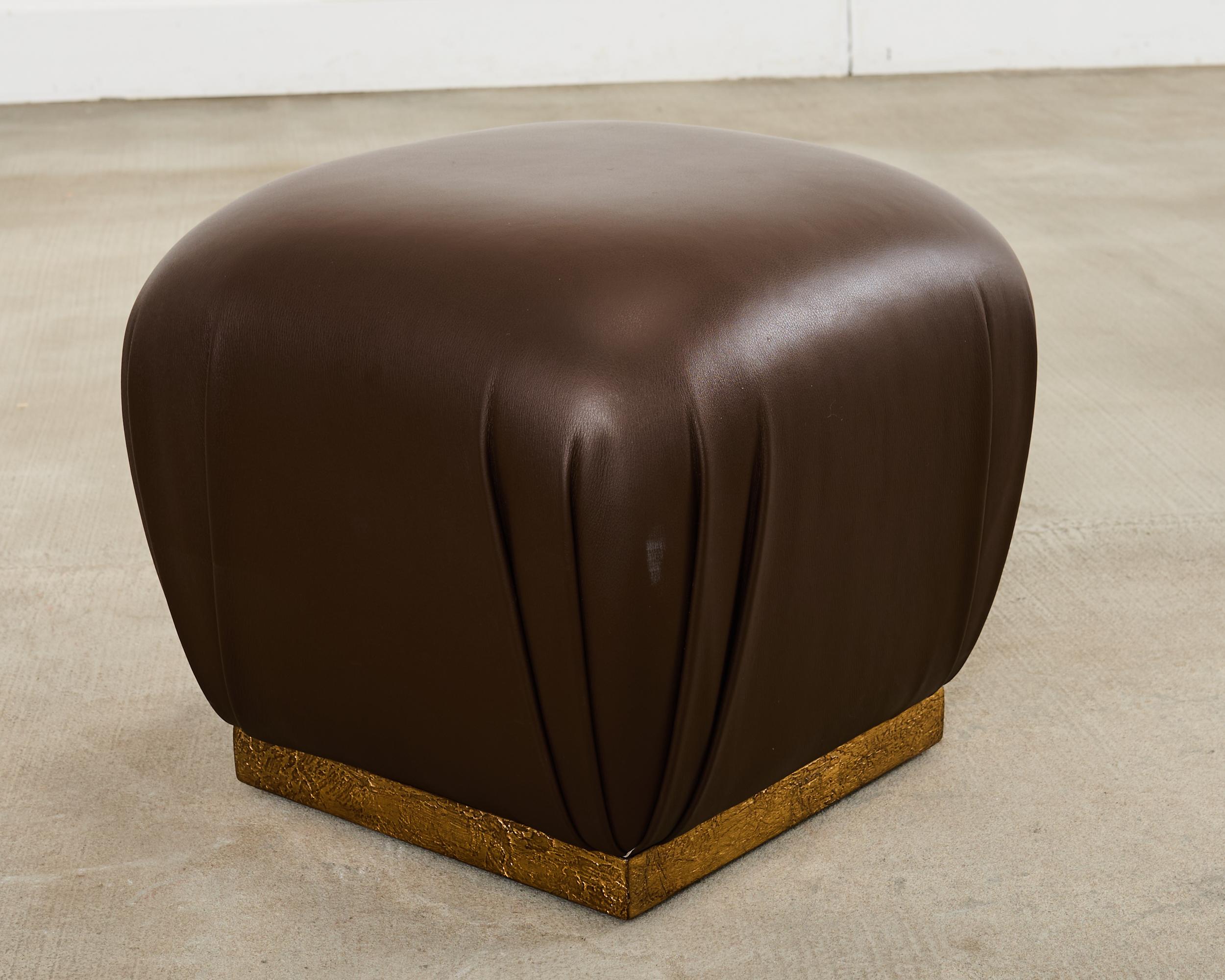 Mid-Century Modern Tabouret Pouf en cuir de style Karl Springer en vente