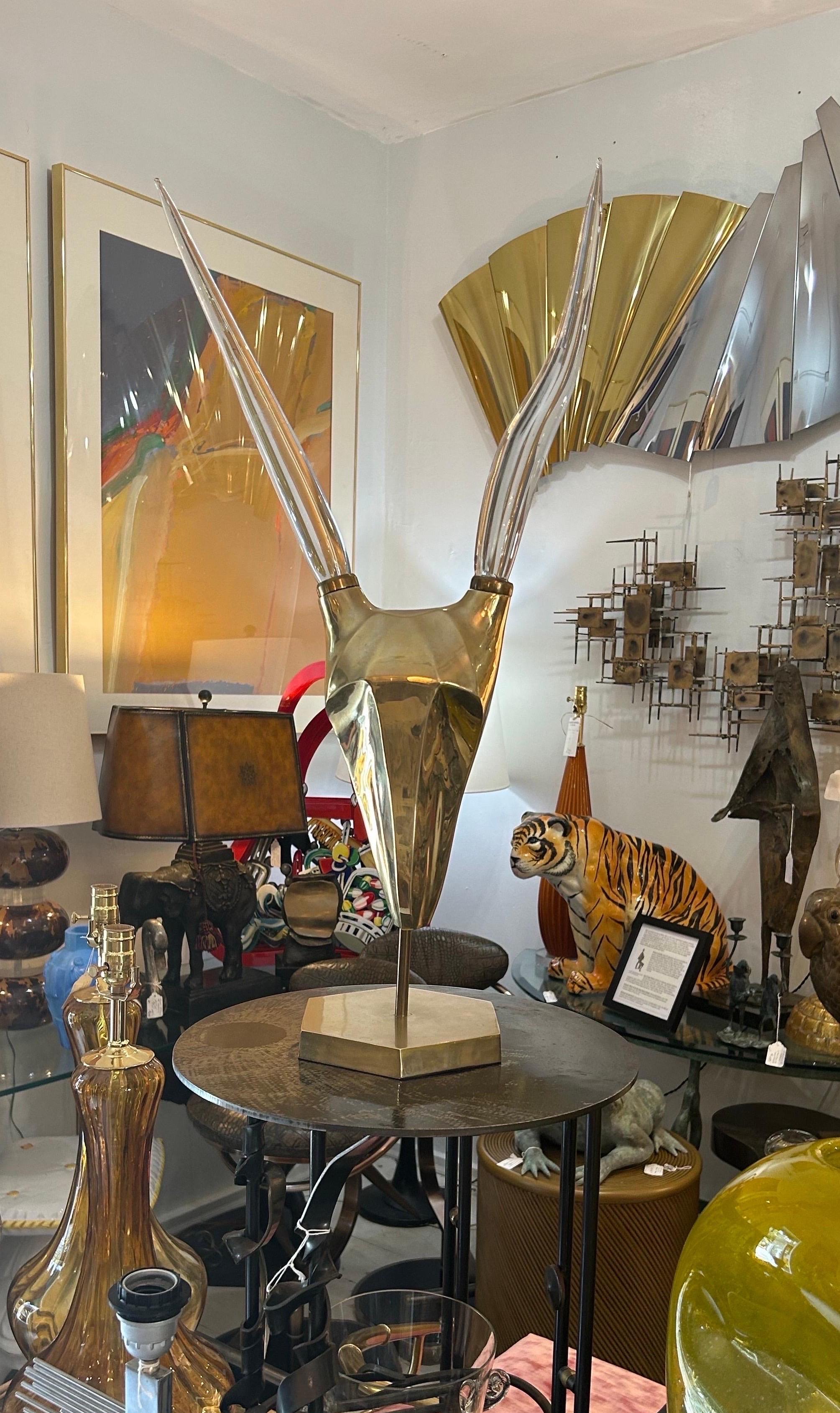 Scultura a forma di ariete in lucite e ottone in stile Karl Springer...anni '70 in vendita 5