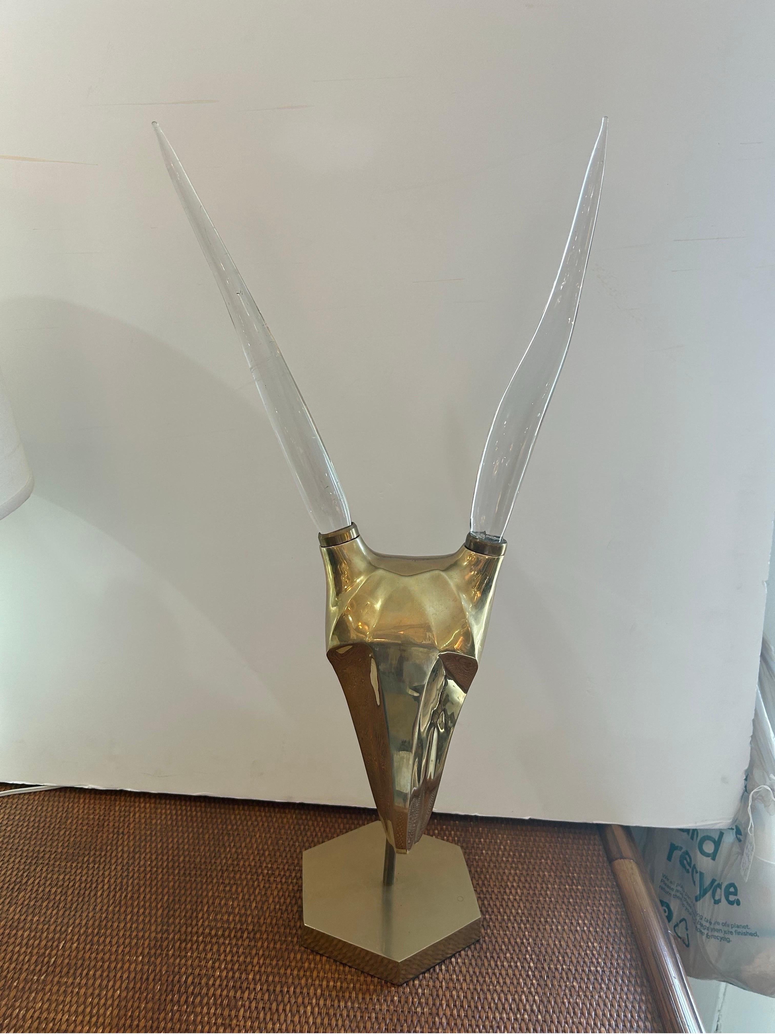 Scultura a forma di ariete in lucite e ottone in stile Karl Springer...anni '70 in vendita 6