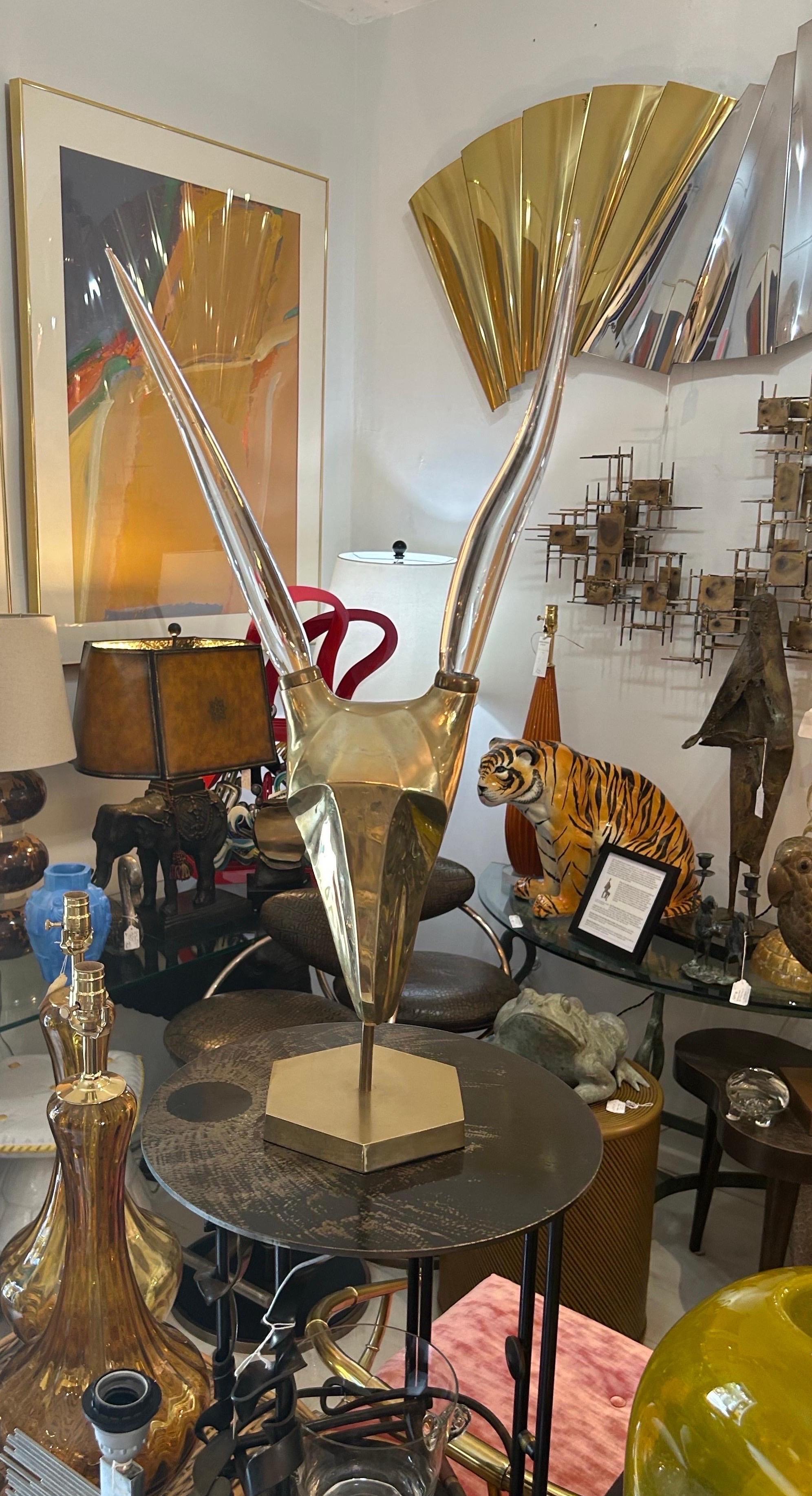 Scultura a forma di ariete in lucite e ottone in stile Karl Springer...anni '70 in vendita 8