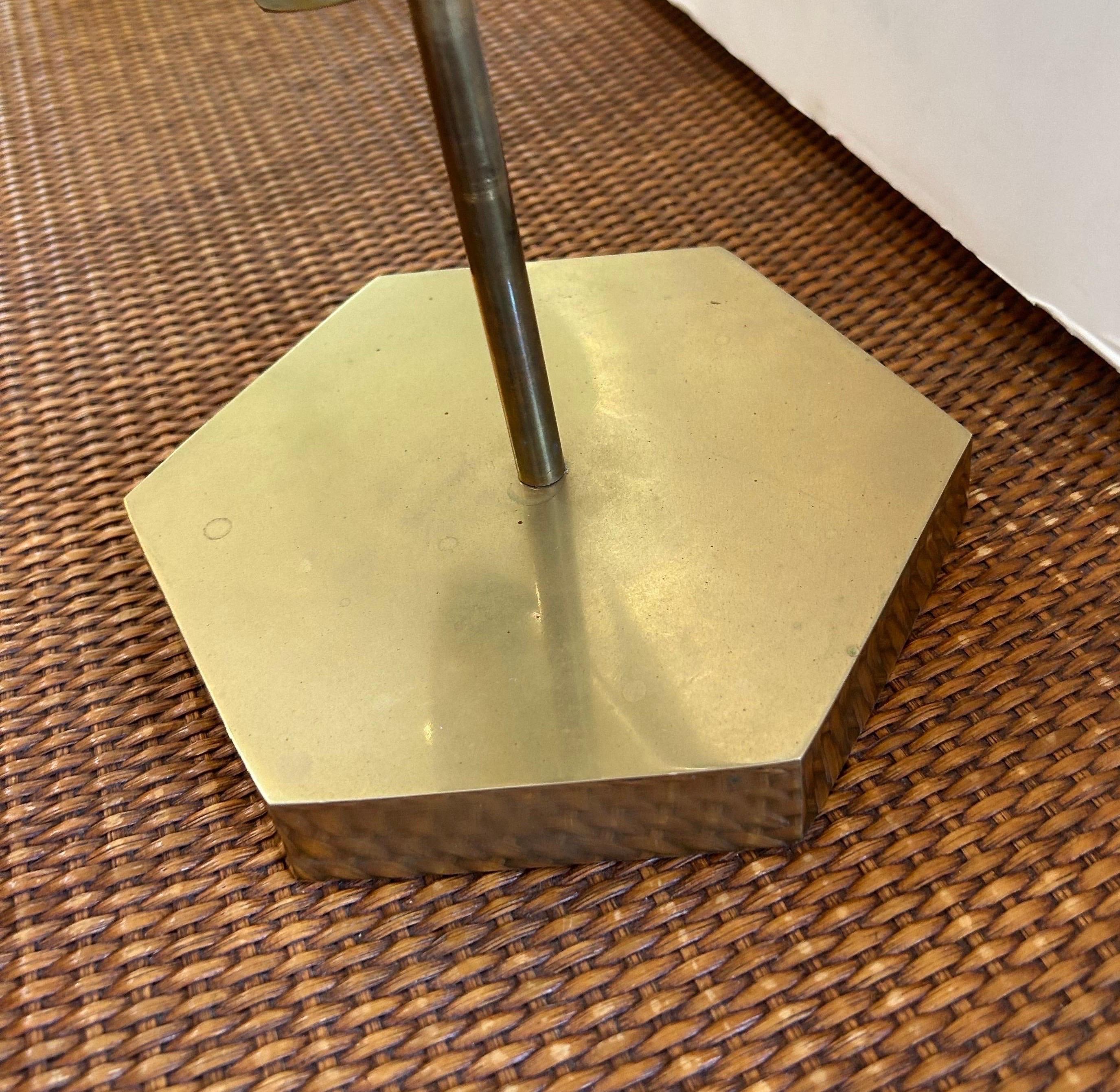 Calco Scultura a forma di ariete in lucite e ottone in stile Karl Springer...anni '70 in vendita