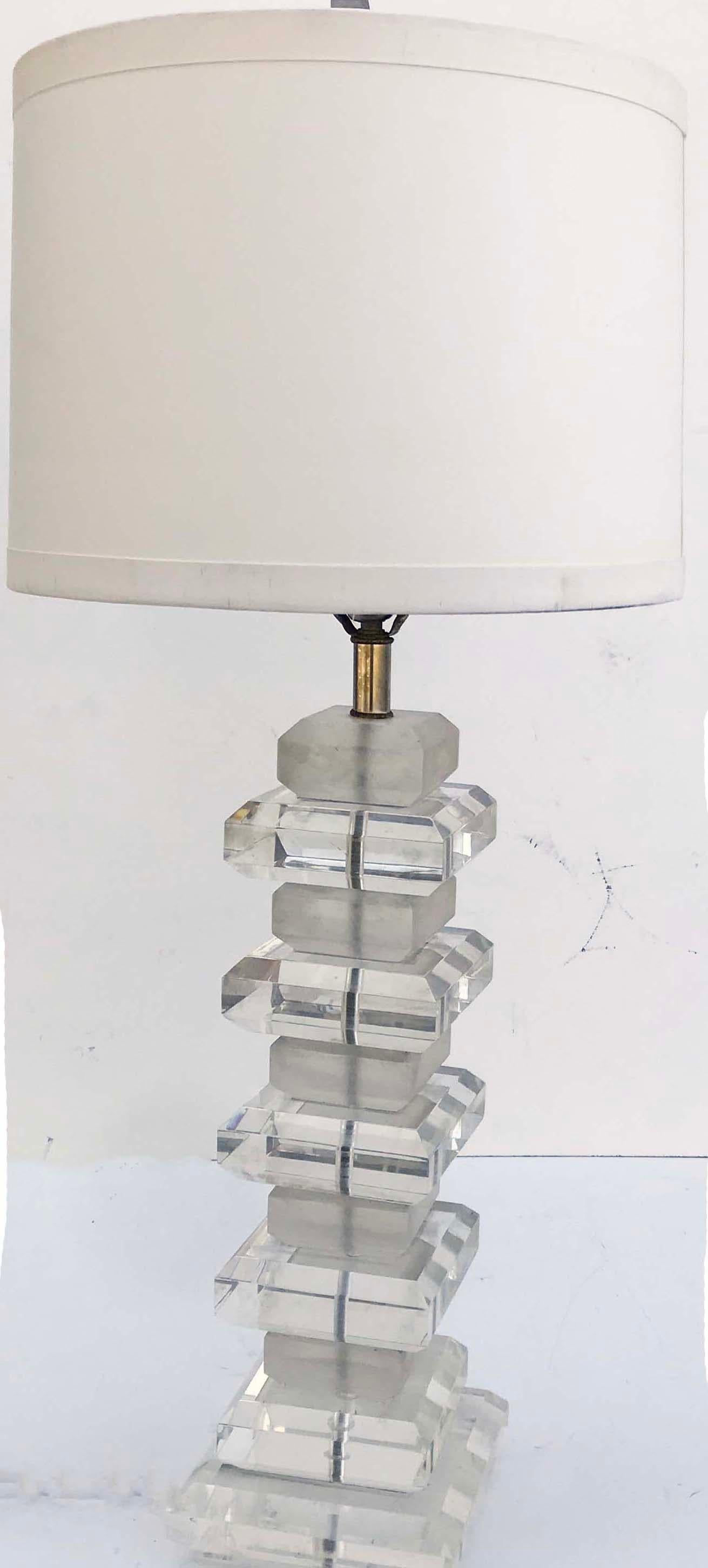 Superb and impressive large Karl Springer style Lucite table lamp 
Heavy and massive
Without finial and harp: 27