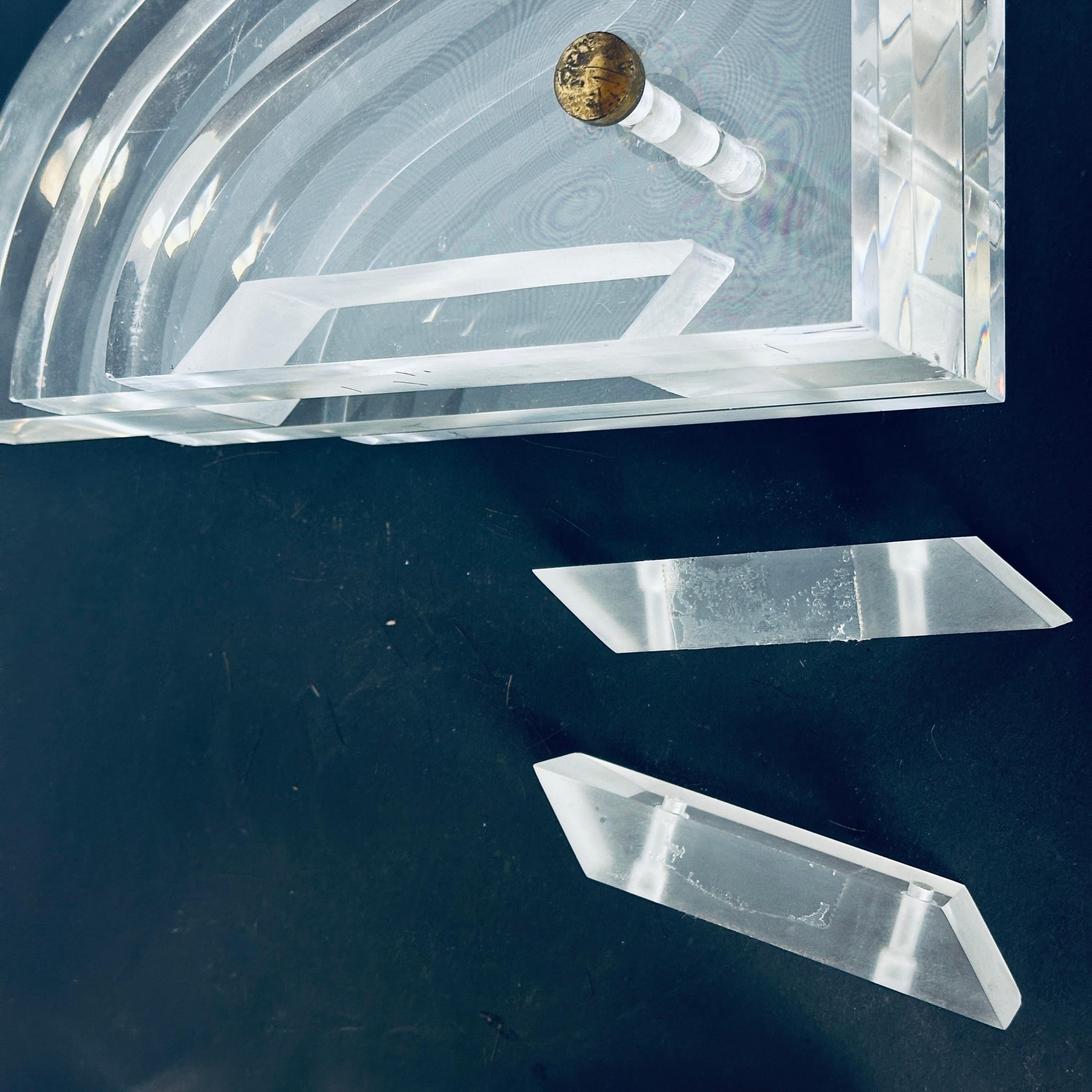 Fatto a mano Staffe da parete in lucite per scaffali in stile Karl Springer - Una coppia in vendita