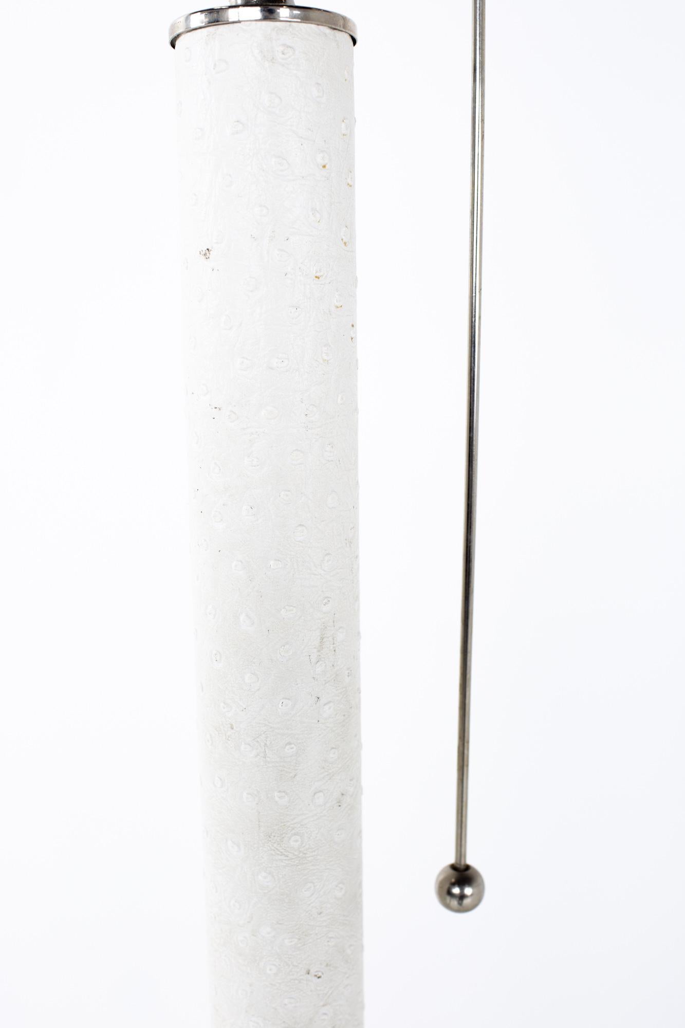 Métal Paire de lampadaires en fausse autruche de style Karl Springer du milieu du siècle dernier en vente