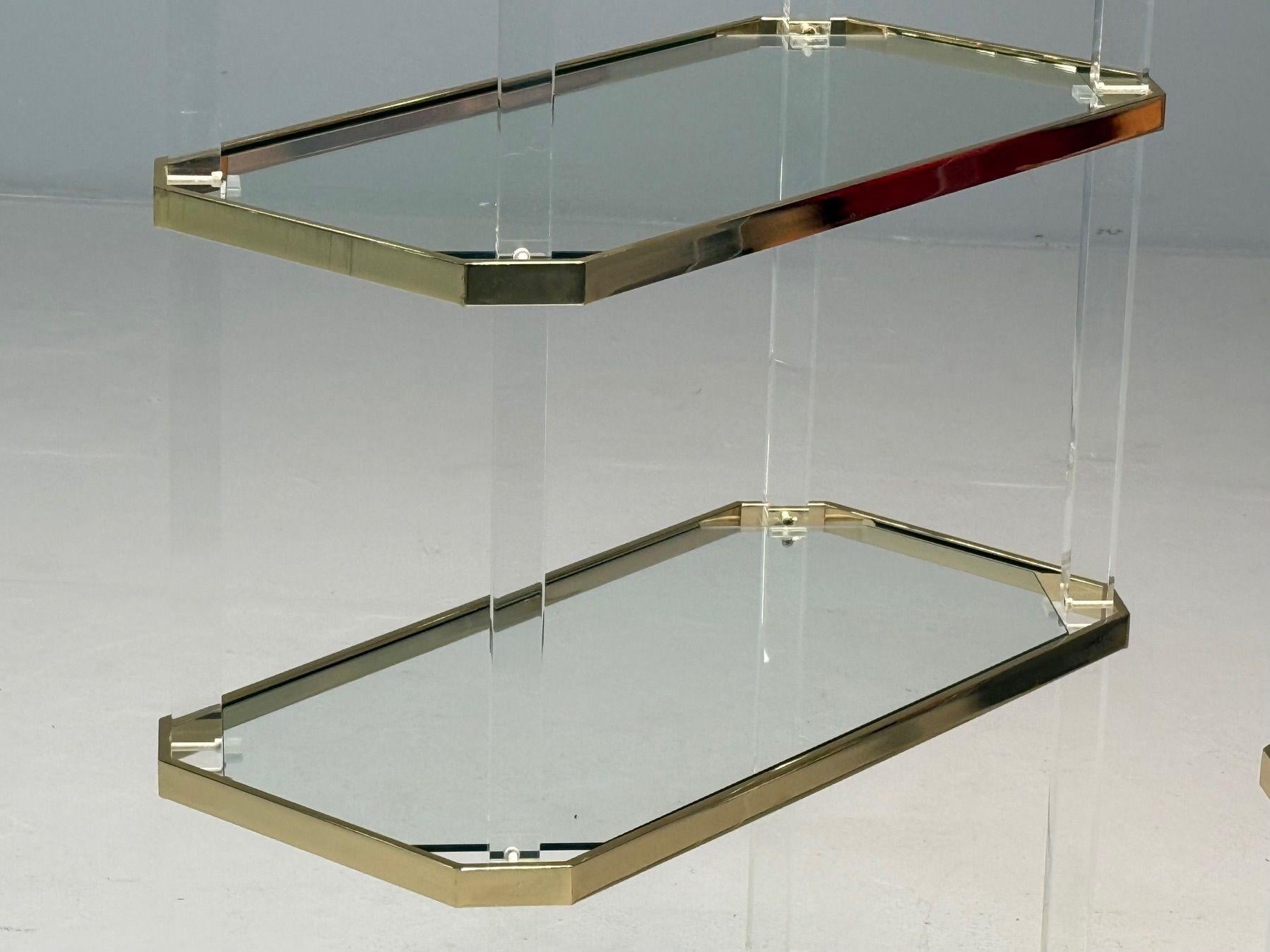Karl Springer Style, Mid-Century Modern, Etageres, Lucite, Brass, USA, 1960s In Good Condition In Manhasset, NY