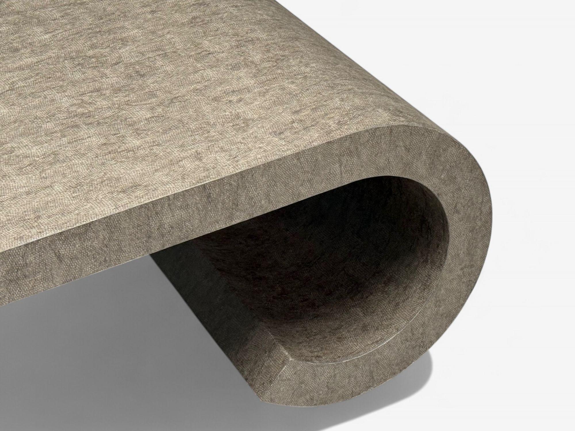 Karl-Springer-Stil, Mid-Century Modern, graues Kunstchagrin, Couchtisch, 1980er im Zustand „Gut“ im Angebot in Manhasset, NY