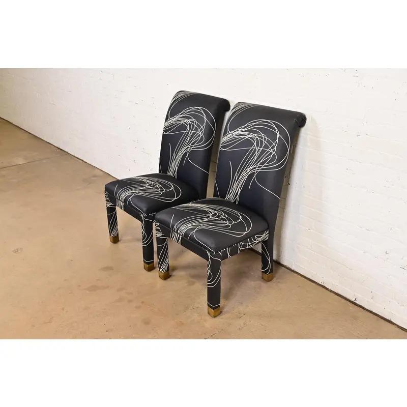 Sedie da pranzo moderne Parsons imbottite in stile Karl Springer, coppia In condizioni buone in vendita a South Bend, IN