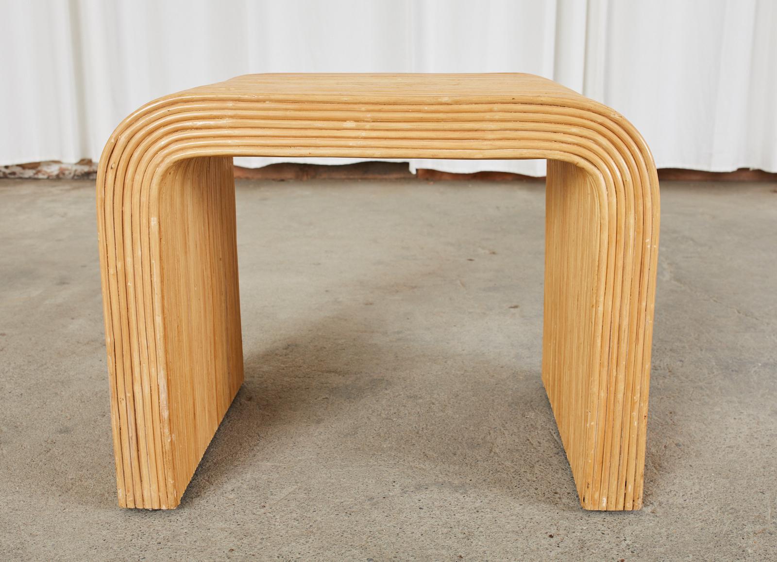 Table à boire en rotin en forme de cascade en roseau de style Karl Springer en vente 4