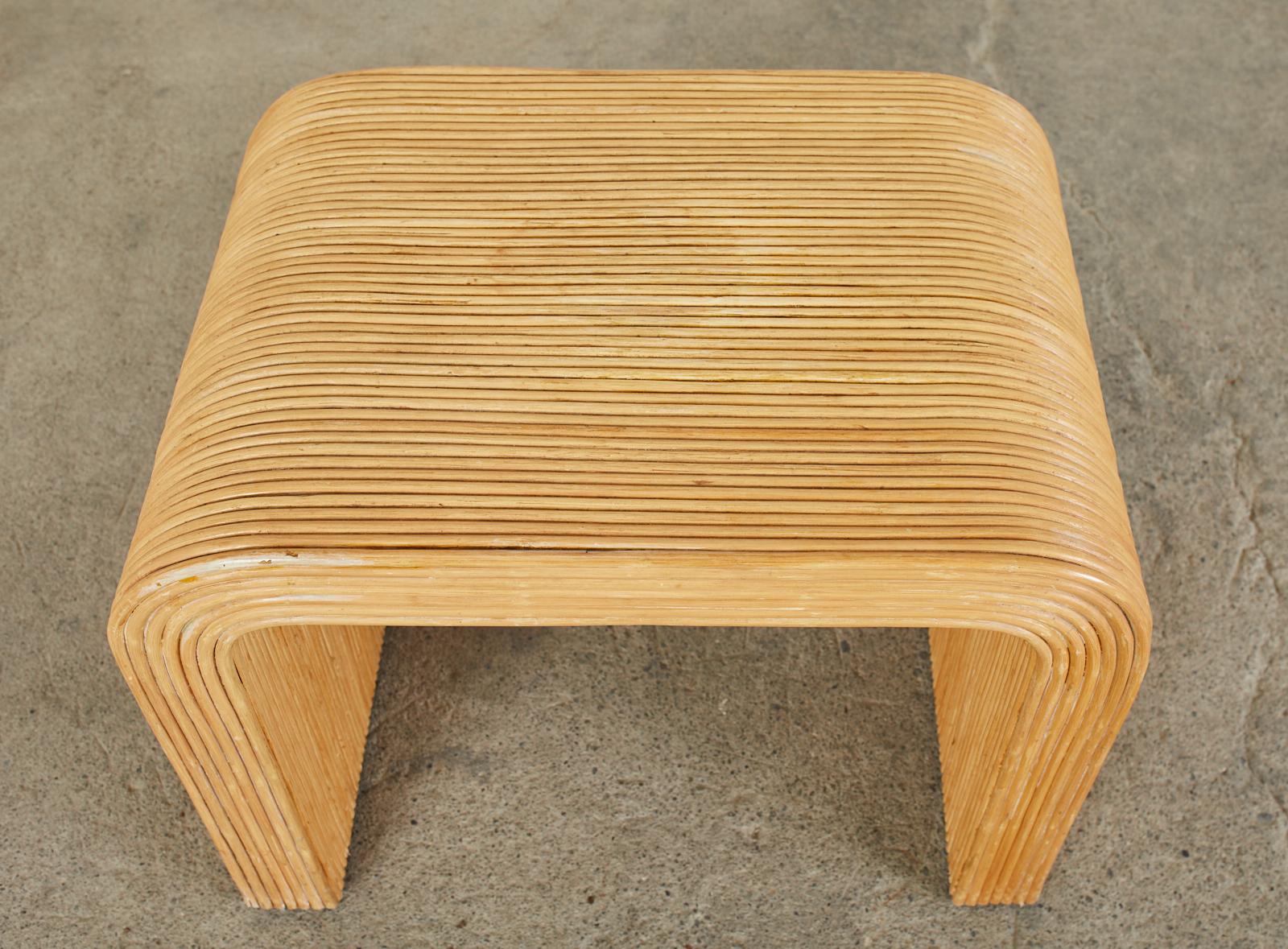 Américain Table à boire en rotin en forme de cascade en roseau de style Karl Springer en vente