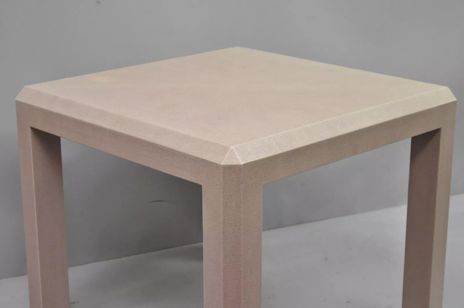 Karl Springer Stil Rosa Lila Chagrin Faux Haifischhaut Parsons Beistelltisch (Moderne der Mitte des Jahrhunderts) im Angebot