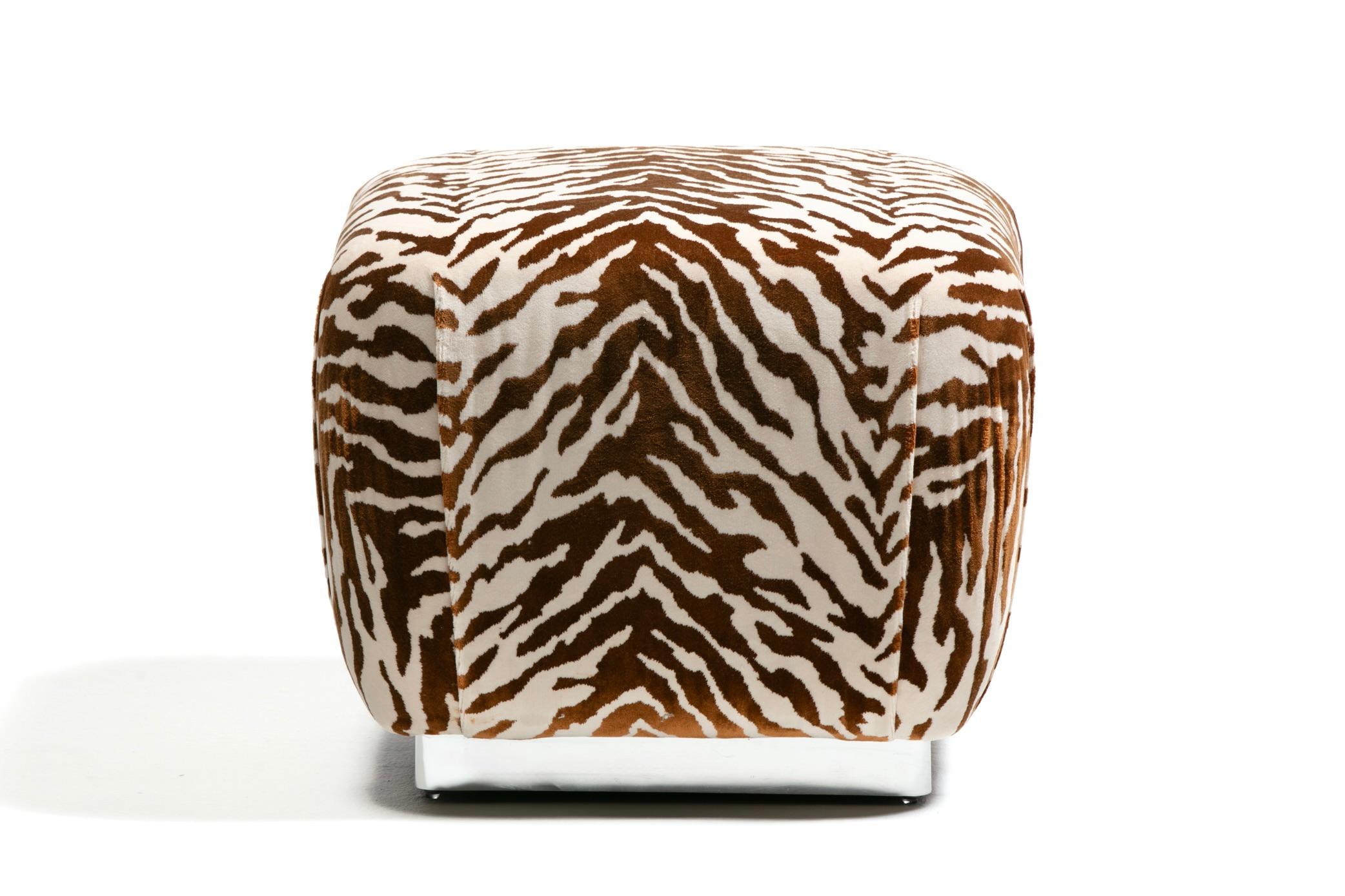 Pufs Soufflé Estilo Karl Springer en Terciopelo Tigre Nuevo Coñac y Marfil c. Años 80 Estadounidense en venta