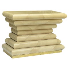 Karl Springer Style Stacked Faux Ziegenleder Bullnose Konsolentisch mit Messing Basis