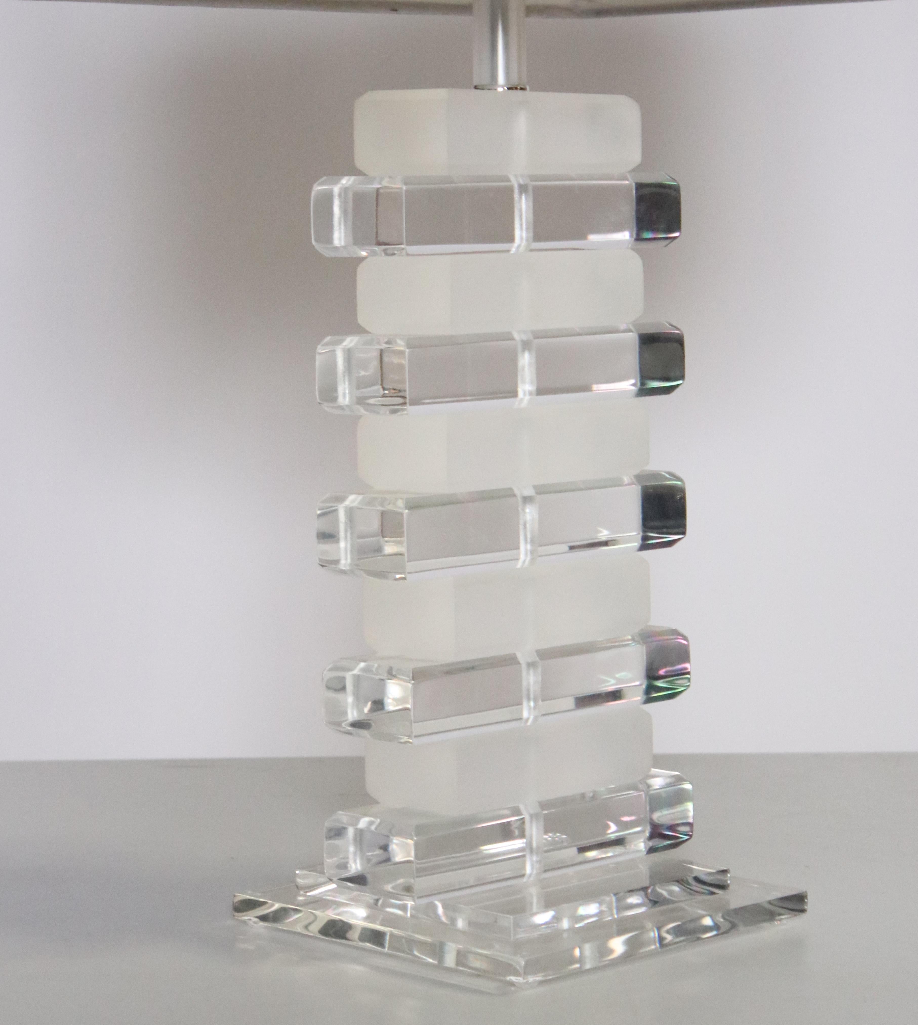 Karl Springer Style Stacked Lucite Table Lamp In Excellent Condition In Chicago, IL