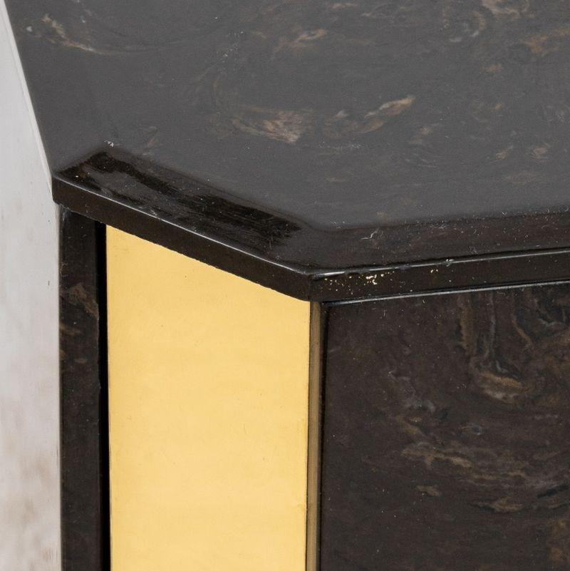 The Pedestal en pierre et laiton de style Karl Springer Bon état - En vente à Astoria, NY
