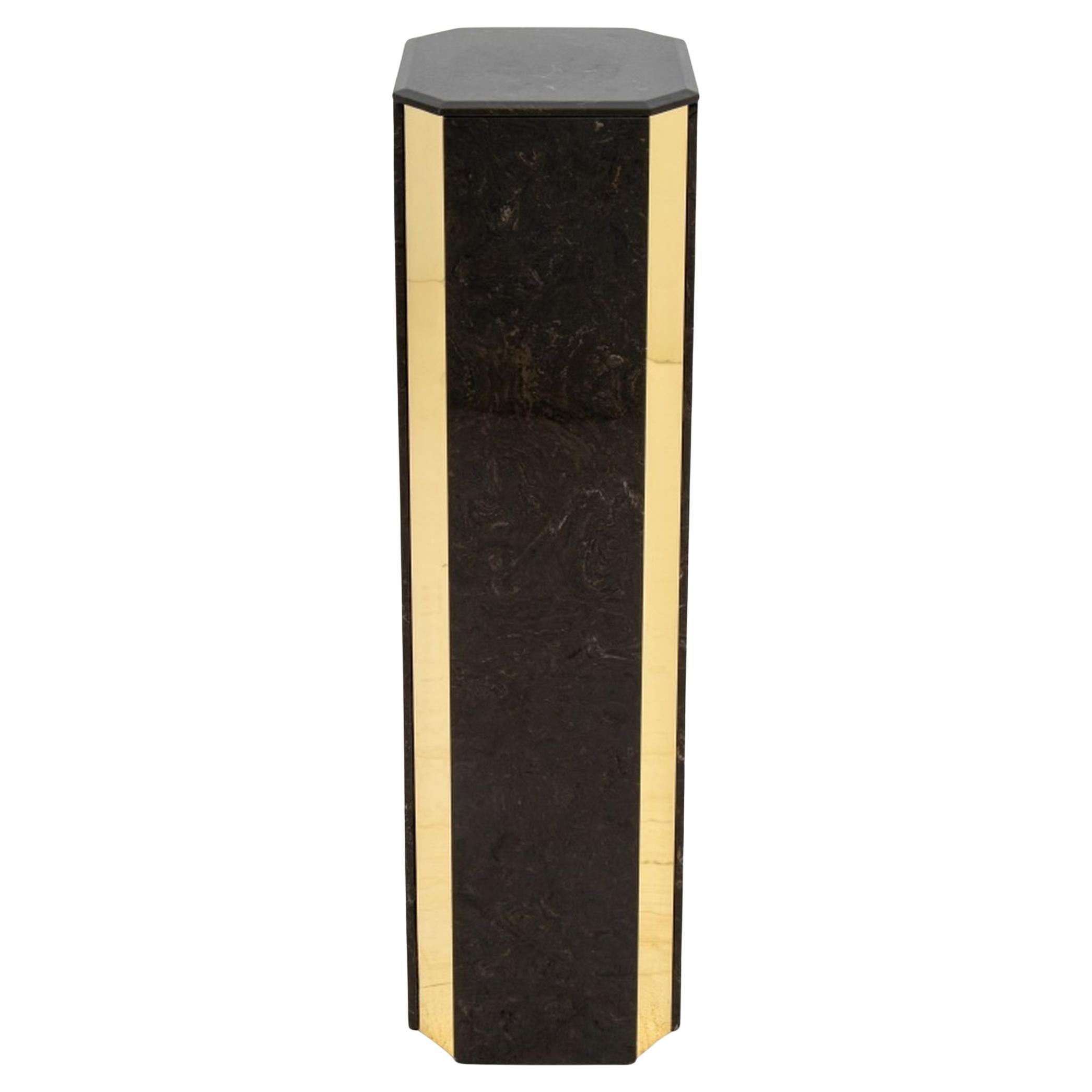 Pedestal de piedra y latón estilo Karl Springer