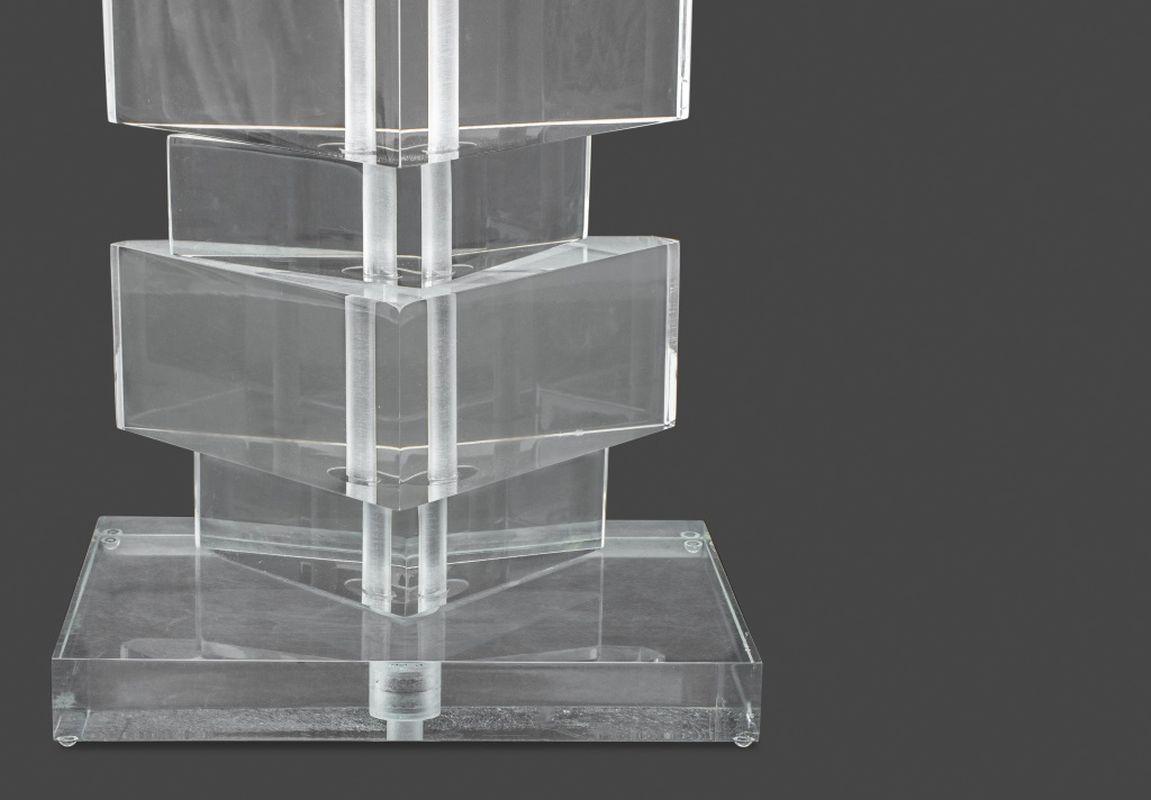 Lámpara de Lucita de Columna Triangular Estilo Karl Springer Moderno de mediados de siglo en venta