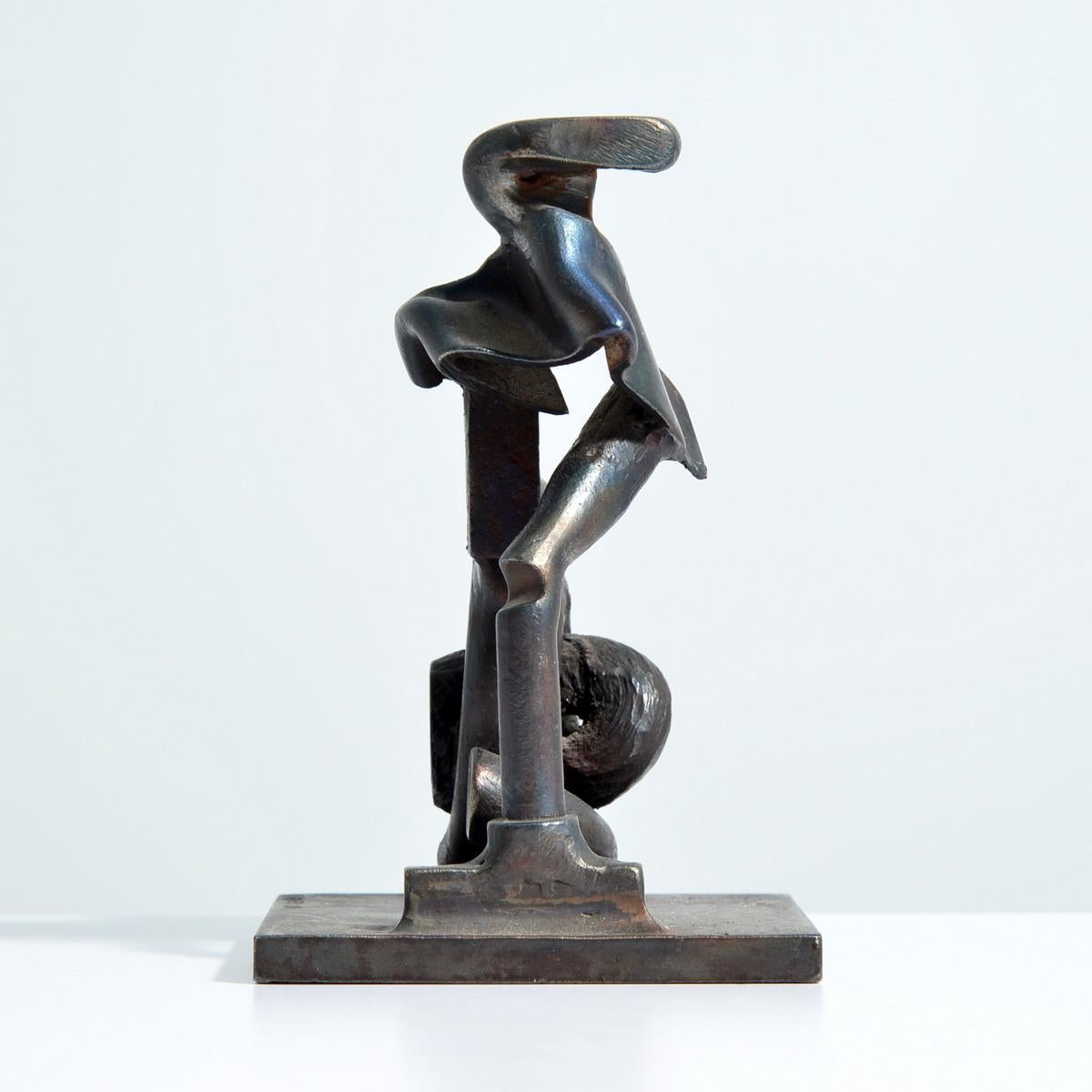 Escultura abstracta de metal Karl Stirner en venta 4