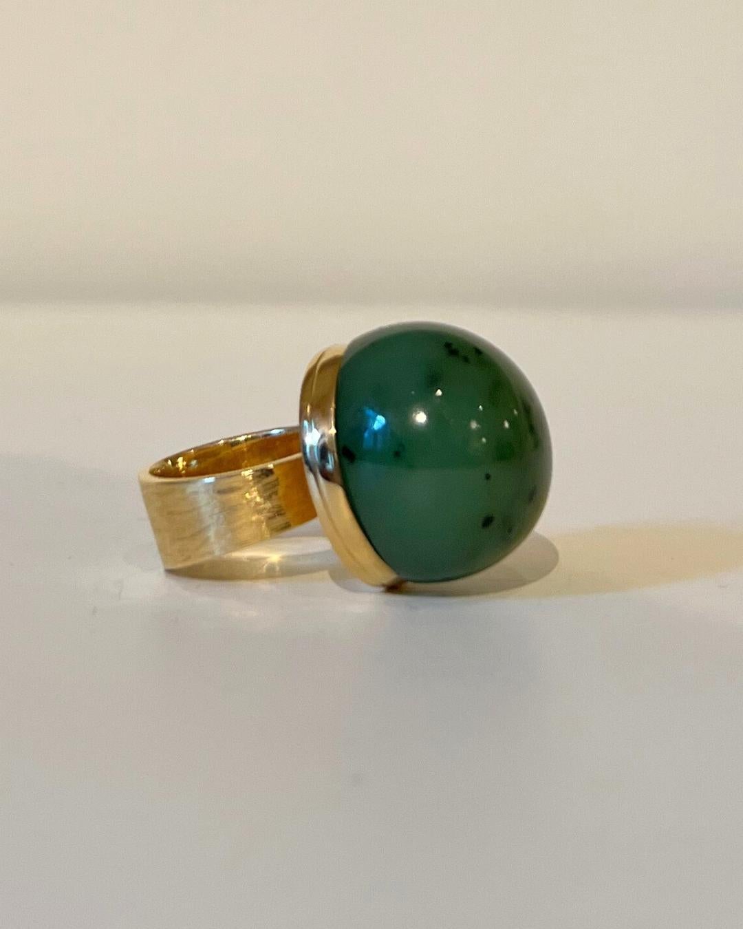 Karl Stittgen Cabochon Nephrite and Yellow Gold Ring In Excellent Condition For Sale In New York, NY