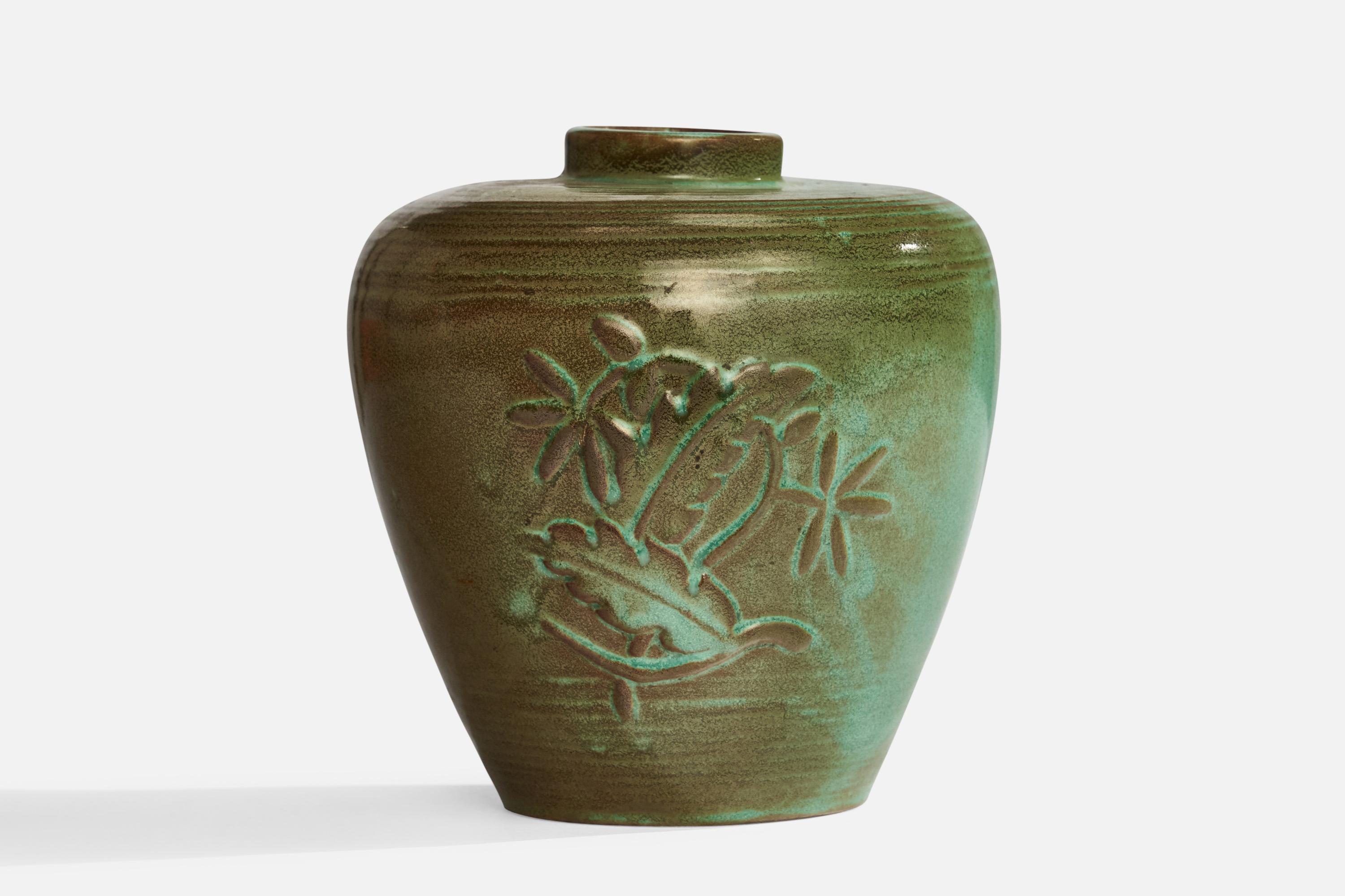 Karl Svensson Attribution, Vase, Ceramic, Sweden, 1930s In Good Condition For Sale In High Point, NC