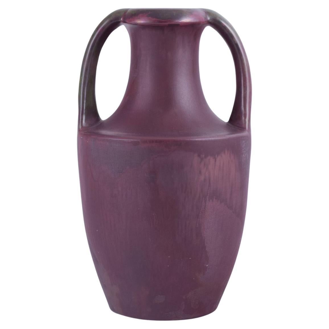 Karl Svensson für Höganäs, Schweden. Große Keramikvase. Klassische Amphora-Form.