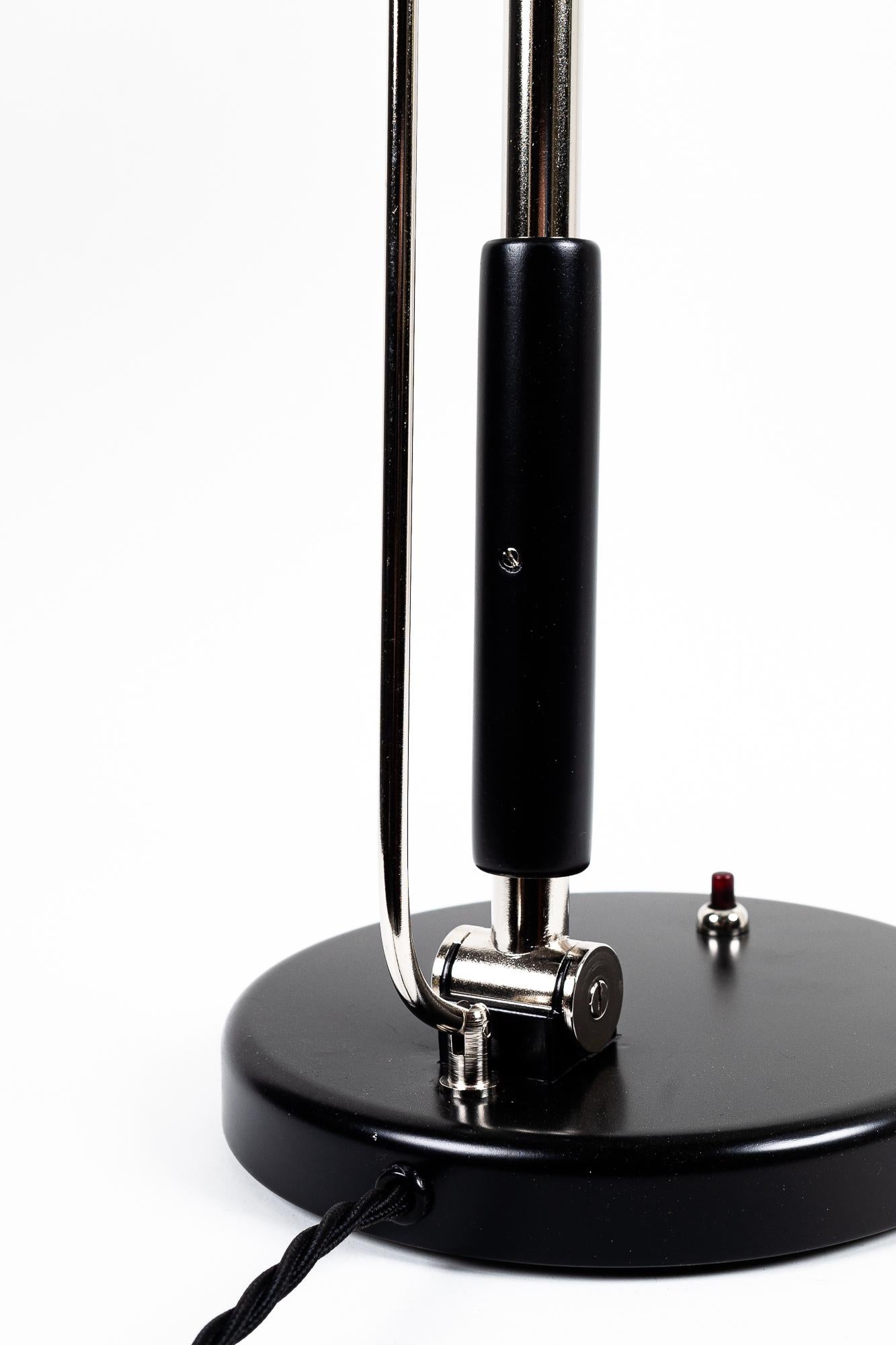 Karl Trabert industrial design desk lamp around 1930s
Nickel plated and blackened.