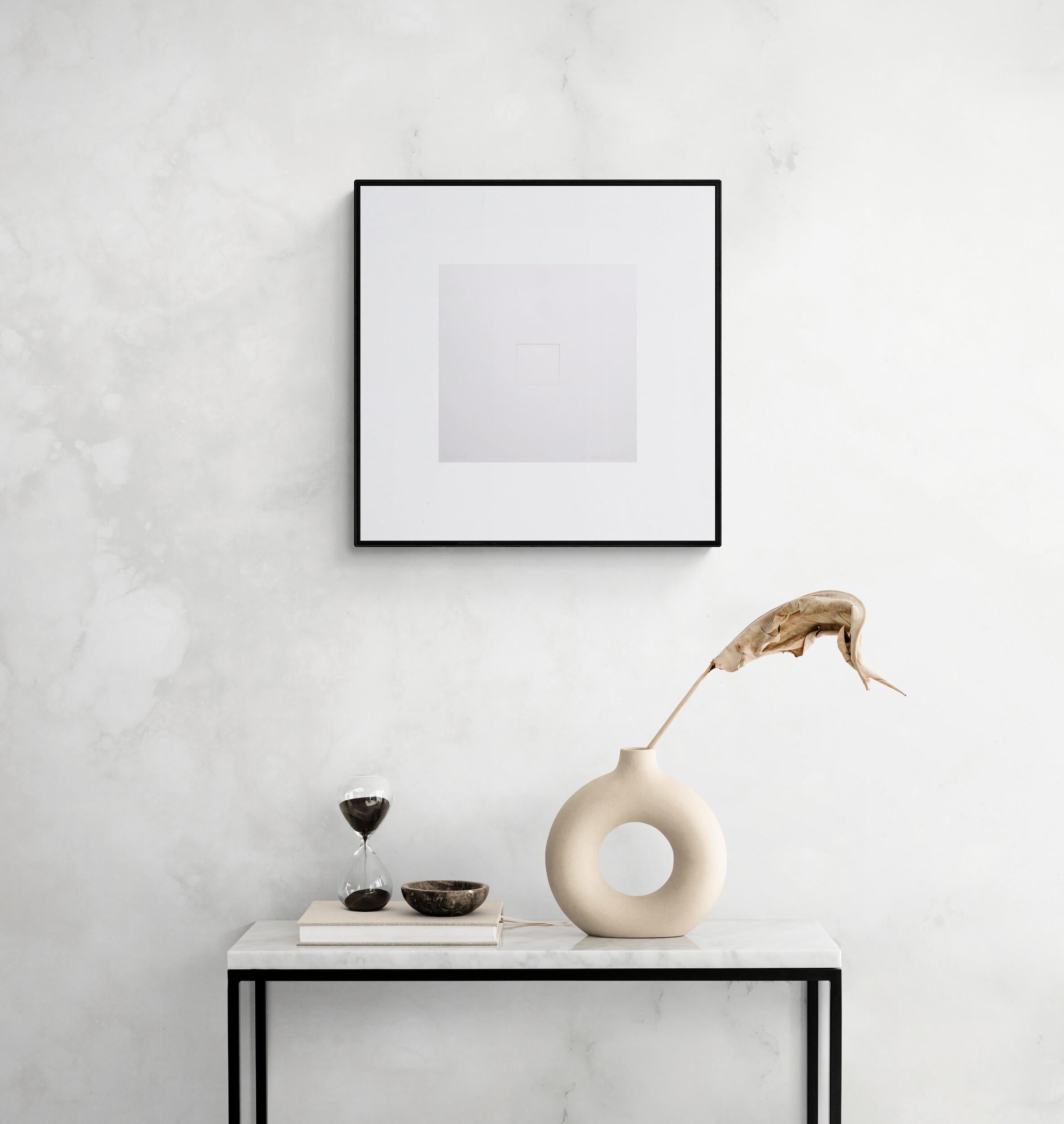 Karl W. Wierspecker
Apertura n. 21 (Astratto, Moderno, Minimalismo, Quadrato, Albers)
Foldes Objects su carta
1969
11,8 x 11,8 pollici (30 x 30 cm)
Edizione: 200
Firmato, numerato e datato a mano
Il COA ha fornito

-----

Karl A. W. Wierspecker,