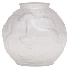 Karl Zentner, Vase boule Art Déco en satin