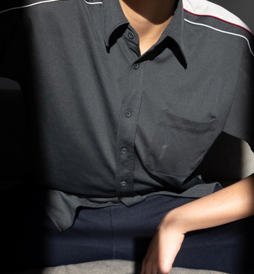 Autoportrait auf einem Kanapee I im Angebot 1