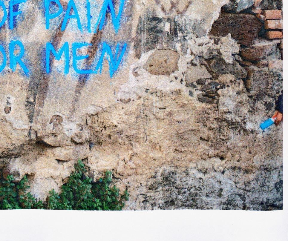 Définissez-vous en dehors de la douleur ou des hommes - Contemporain Photograph par Karla Hiraldo Voleau 