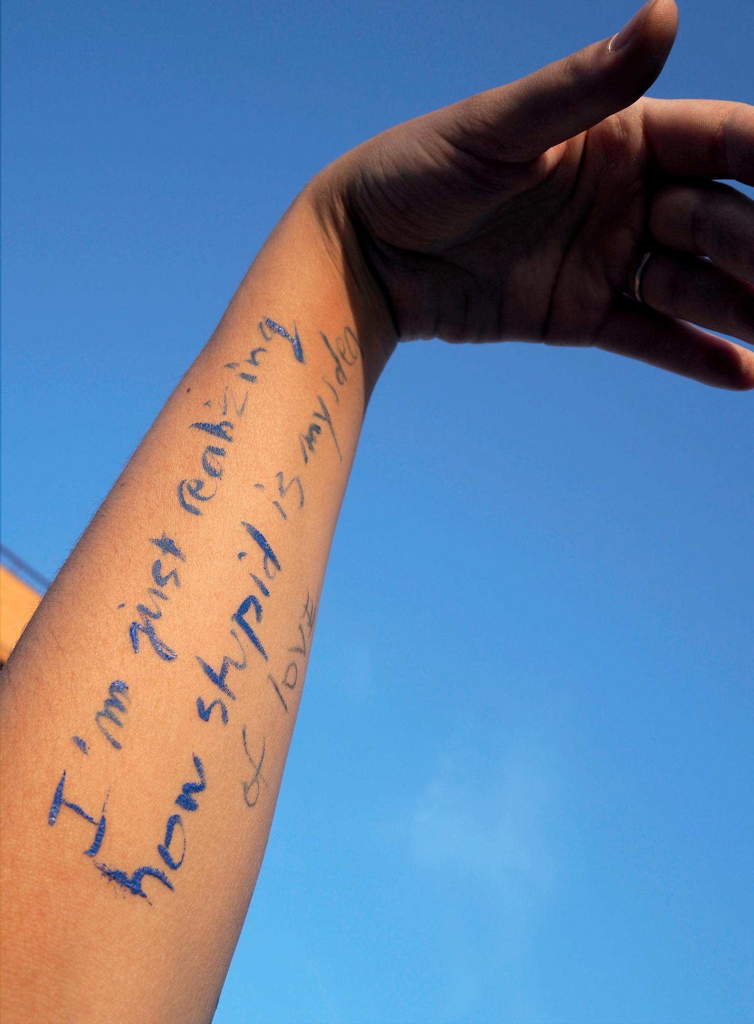 Color Photograph de Karla Hiraldo Voleau  - Encontrar tejados I