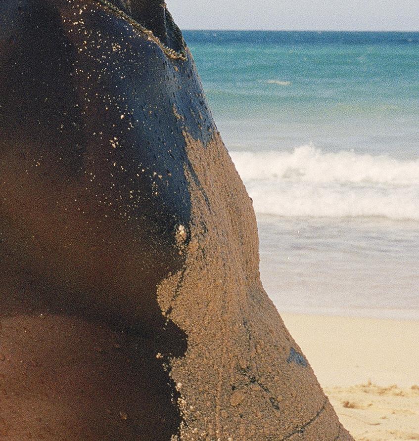 Haciendo que Julio me mire (Grau), Color Photograph, von Karla Hiraldo Voleau 