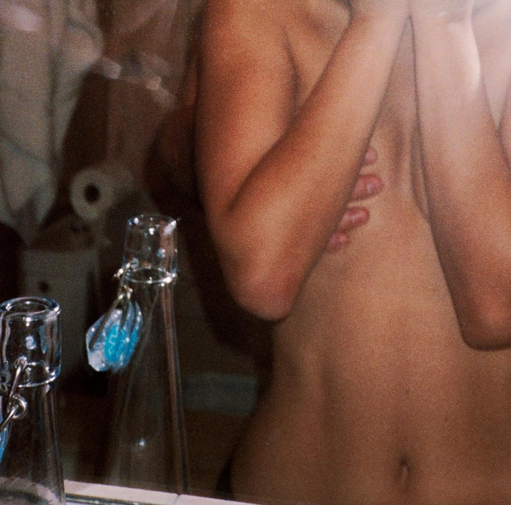 Juin - Photograph Contemporaneo di Karla Hiraldo Voleau 