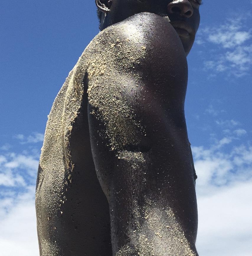 Julio azul - Photograph Contemporáneo de Karla Hiraldo Voleau 