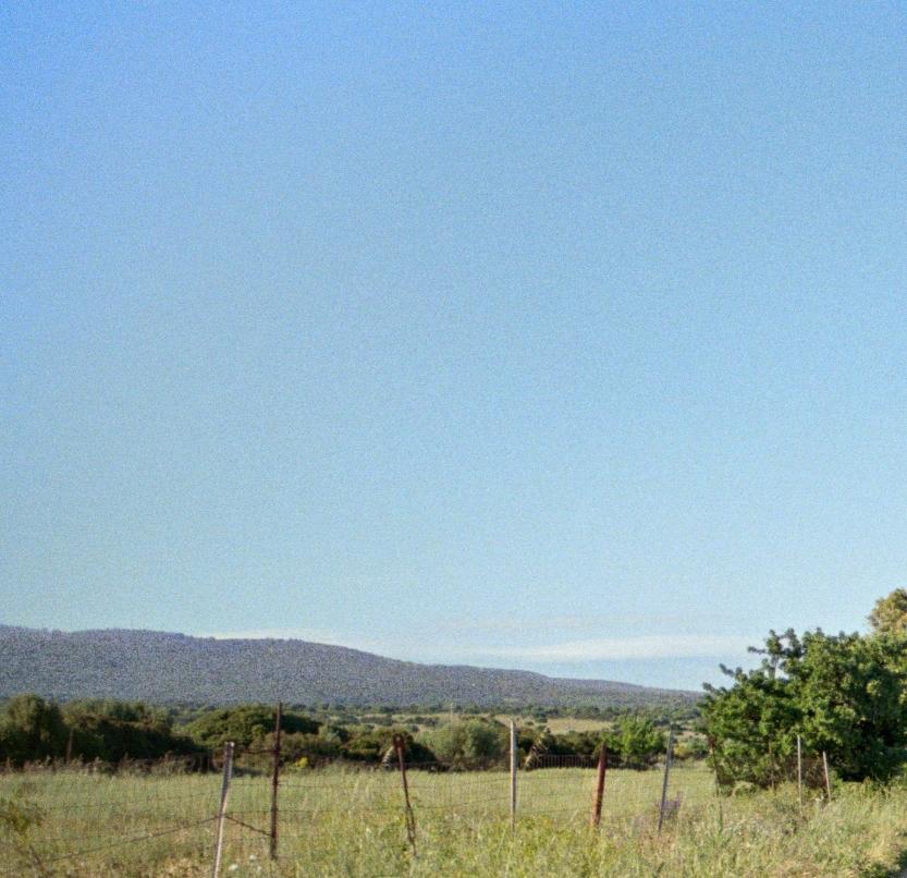Mi trovo strada (Grau), Color Photograph, von Karla Hiraldo Voleau 