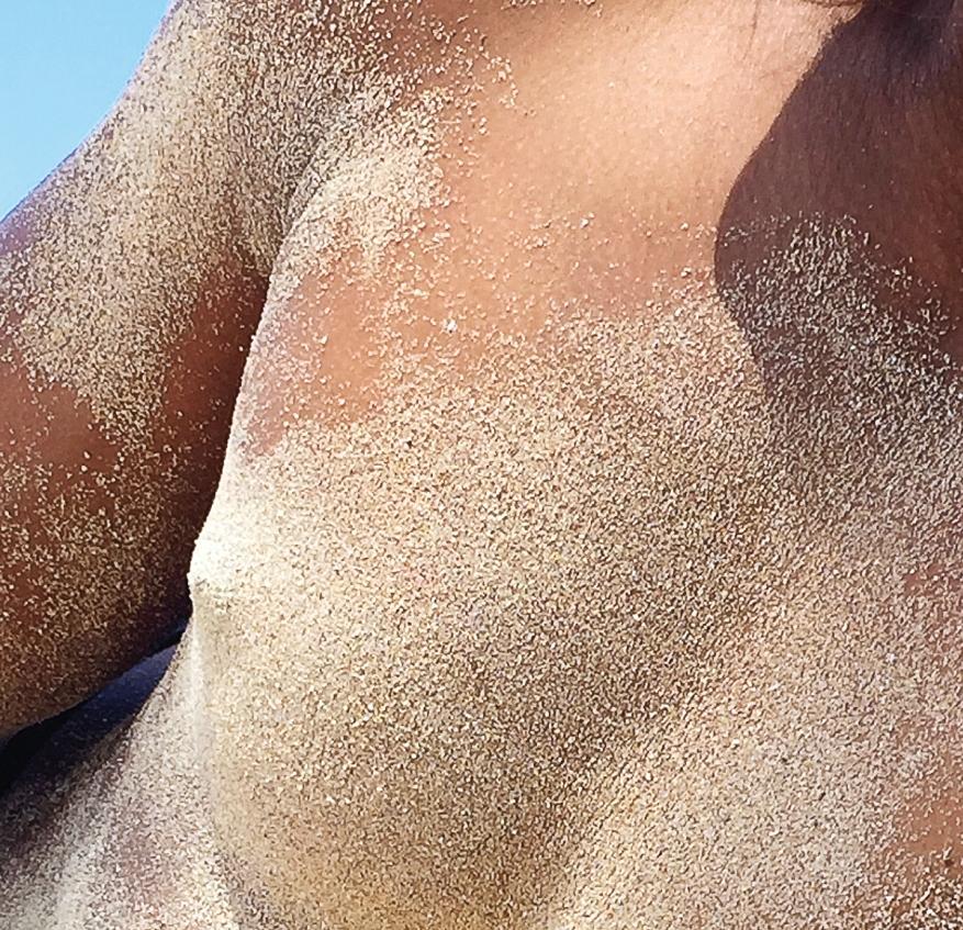 Quisiera Tocarte III (Braun), Color Photograph, von Karla Hiraldo Voleau 