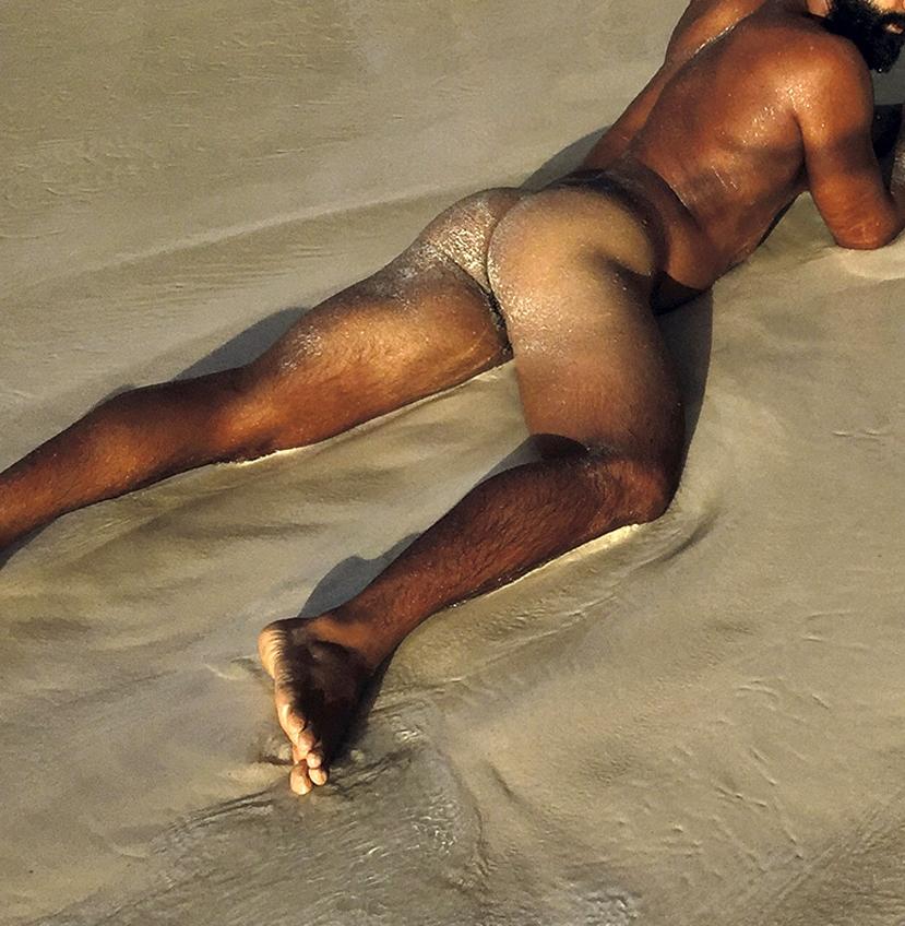 Tocando a Dimas - Photograph Contemporaneo di Karla Hiraldo Voleau 