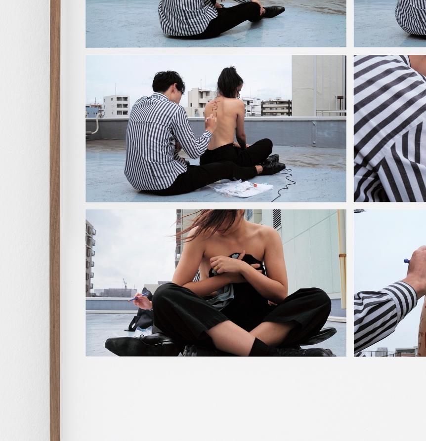 Yusuke no tiene nada que decir a nadie - Color Photograph Gris de Karla Hiraldo Voleau 