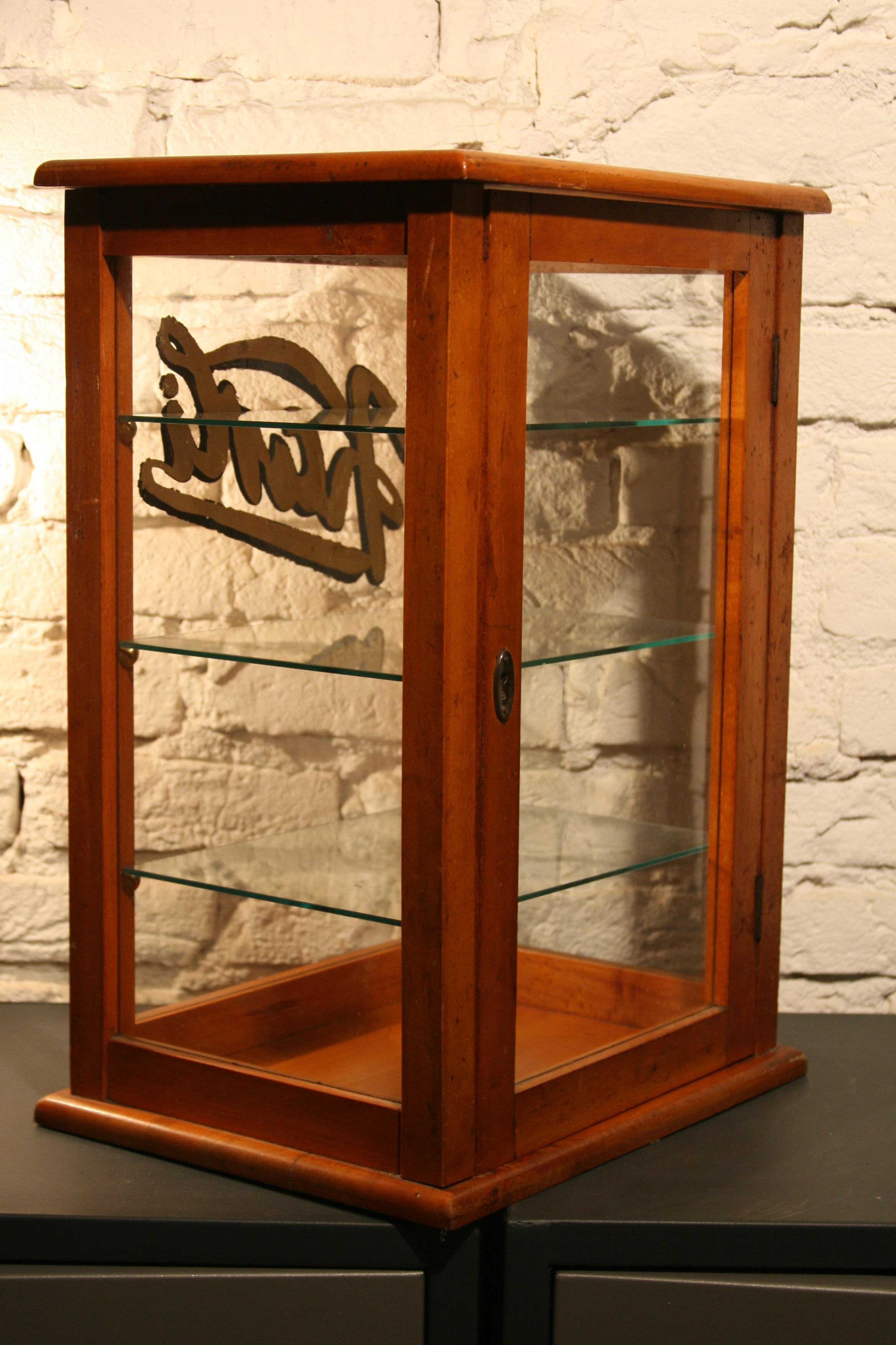 Karli Glass Shop Vitrine from the 1930s For Sale 4
