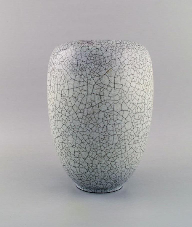 Karlsruhe, Germany. Vase in glazed stoneware. Beautiful crackle glaze. Mid-20th century.
Measures: 25.5 x 19.5 cm.
In excellent condition.
Stamped.