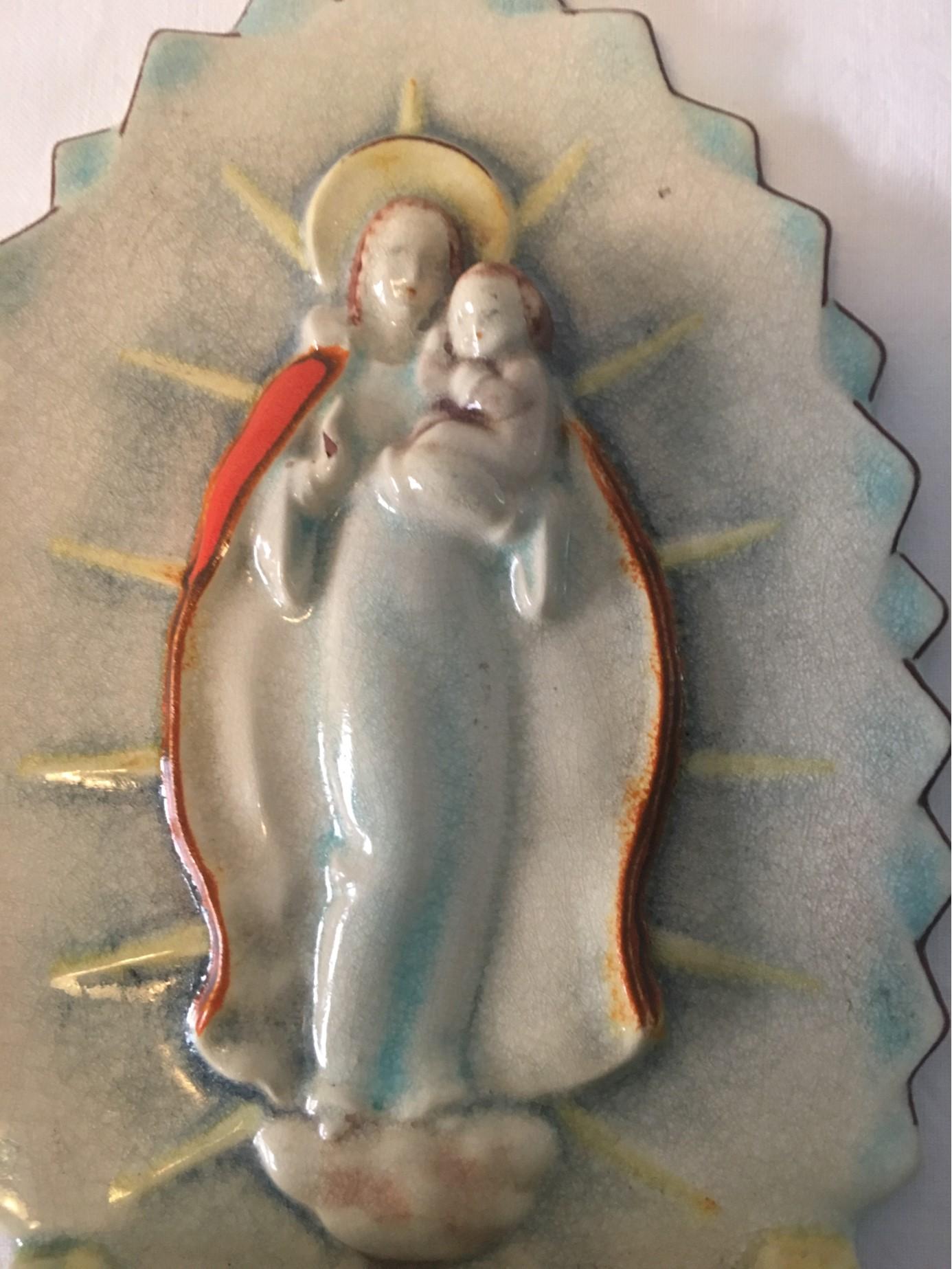 A lovely Karlsruhe Majolika Ceramic Holy Water Font Virgin Mary and baby Jesus by Max Heinze. Created by Karlsruhe Majolika. The original tag is still attached to the back. From 1910-1958 Heinze created for Karlsruhe Majolika Manufaktur in Germany.