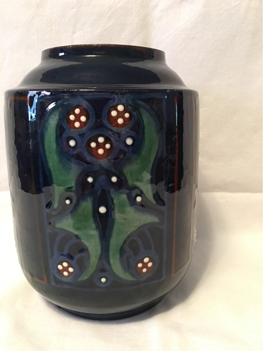 Karlsruhe Majolika Ceramic Vase Kusche Alfred from the 1910's, Germany In Good Condition For Sale In Frisco, TX