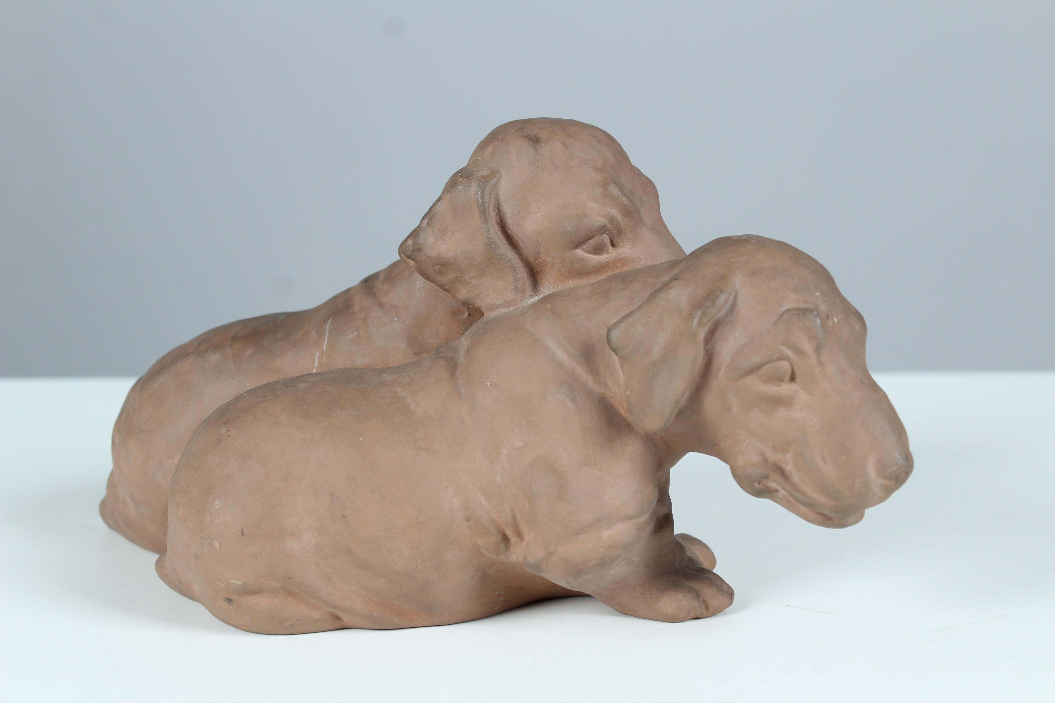 Art déco Karlsruhe Majolika Manufactory Sculpture, Chiens, Teckel, Allemagne, 20e siècle en vente