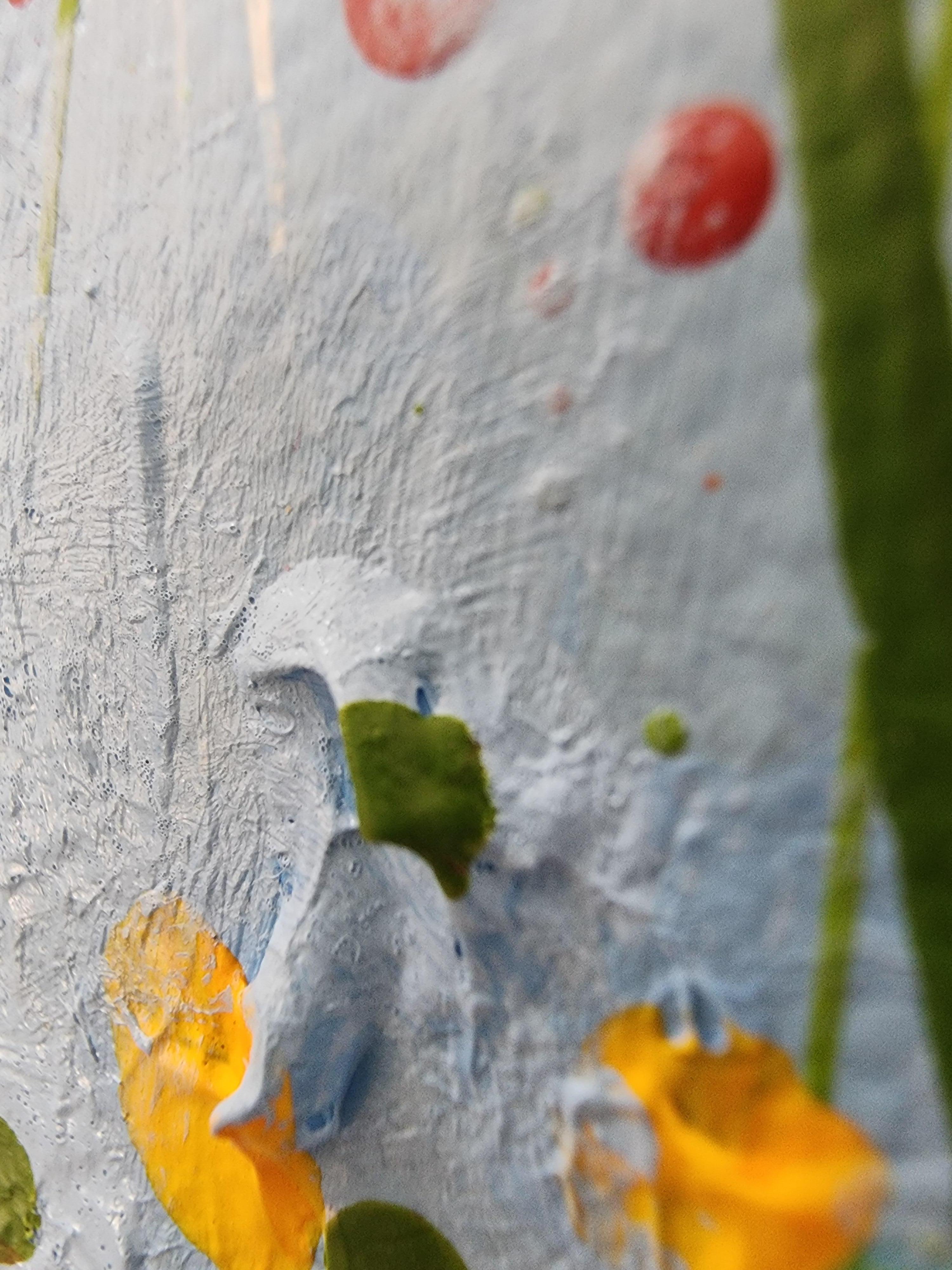 The Awakeninging - Paysage floral, Nature, joie vibrante et fleur de la Mère Terre - Gris Abstract Painting par Karnish Art