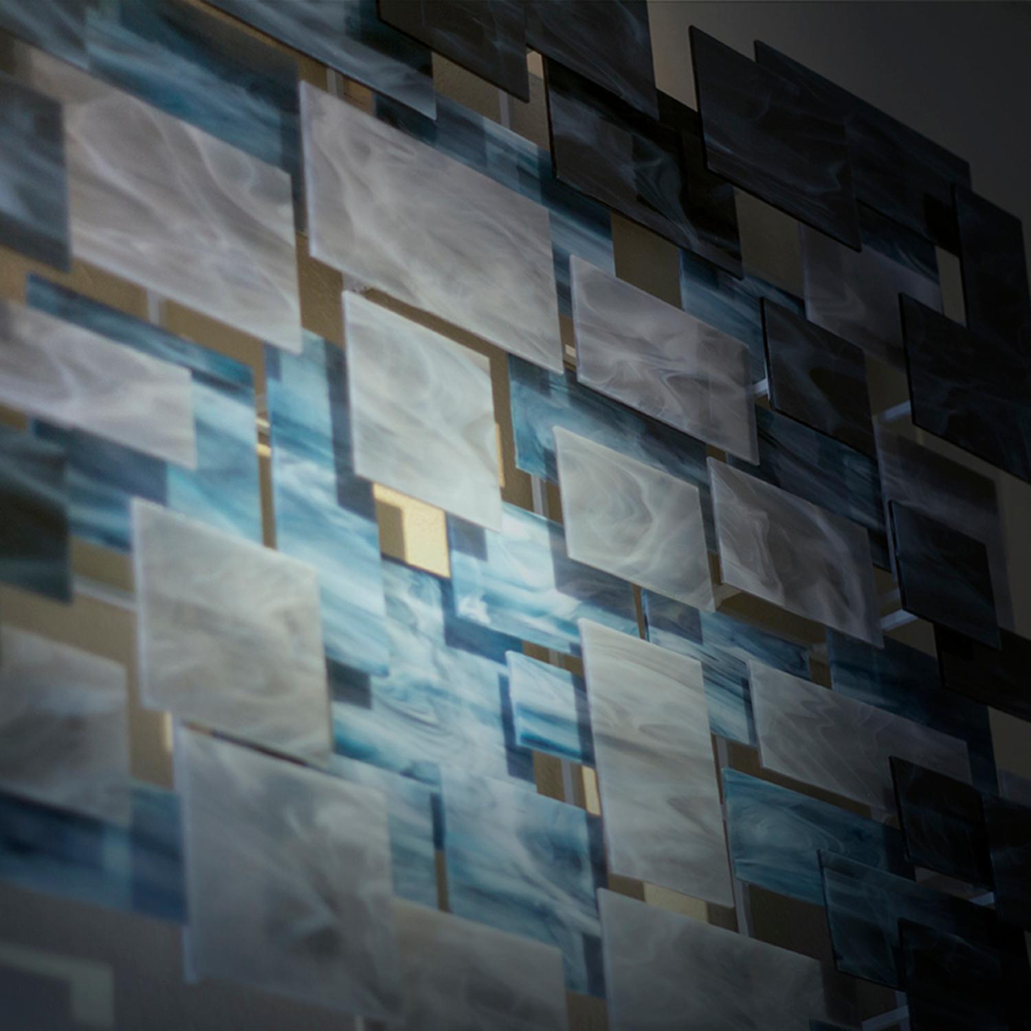 Arctic, Abstrakte 3D-Wandskulptur aus Originalglas und Metall, modernes Design (Moderne), Sculpture, von Karo Martirosyan
