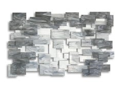 Monochrome, abstrakte 3D-Wandskulptur aus Glas und Metall, Original