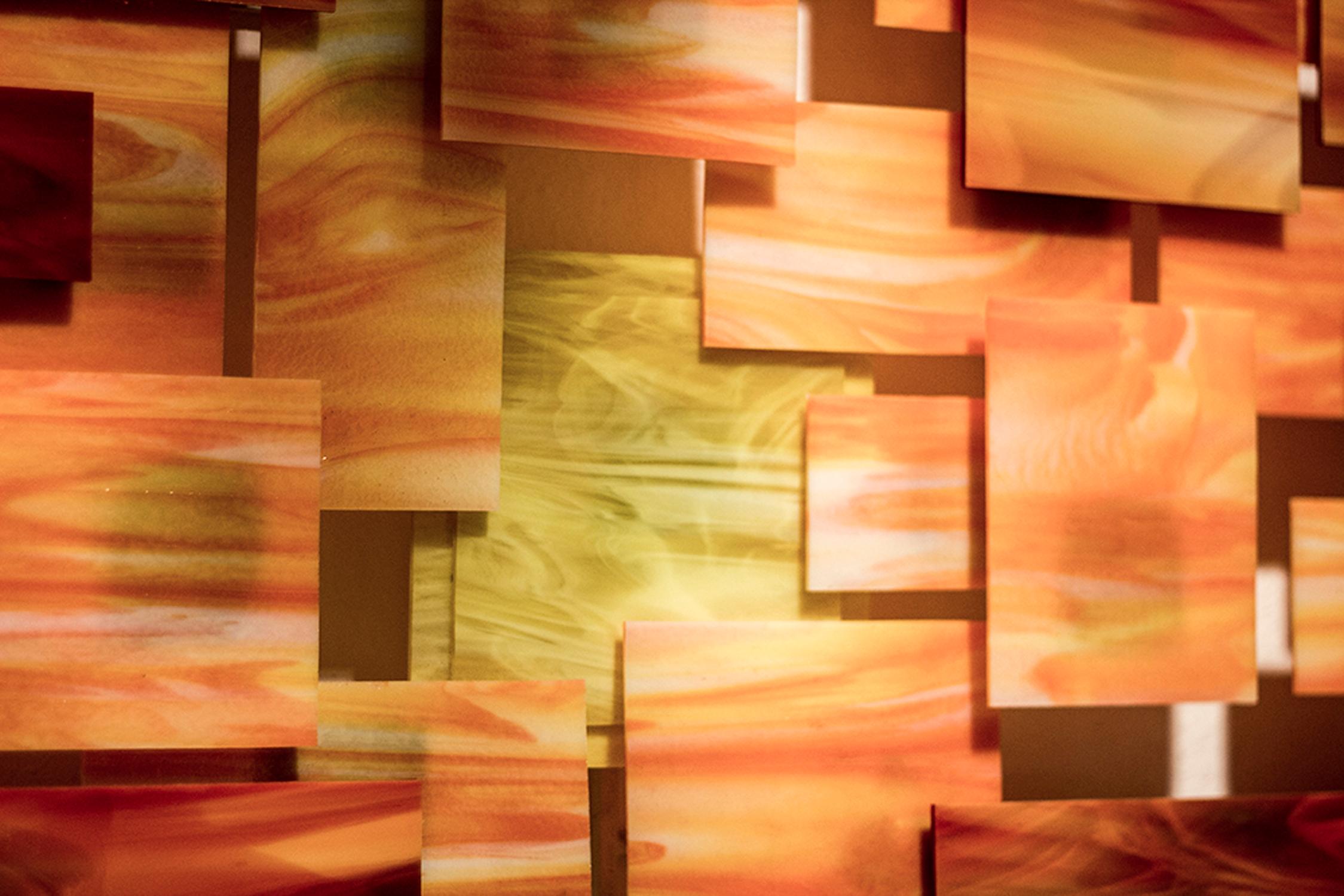 Atardecer, Abstracto 3D Original  Escultura mural de vidrio y metal, Arte moderno - Abstract Sculpture Naranja de Karo Martirosyan